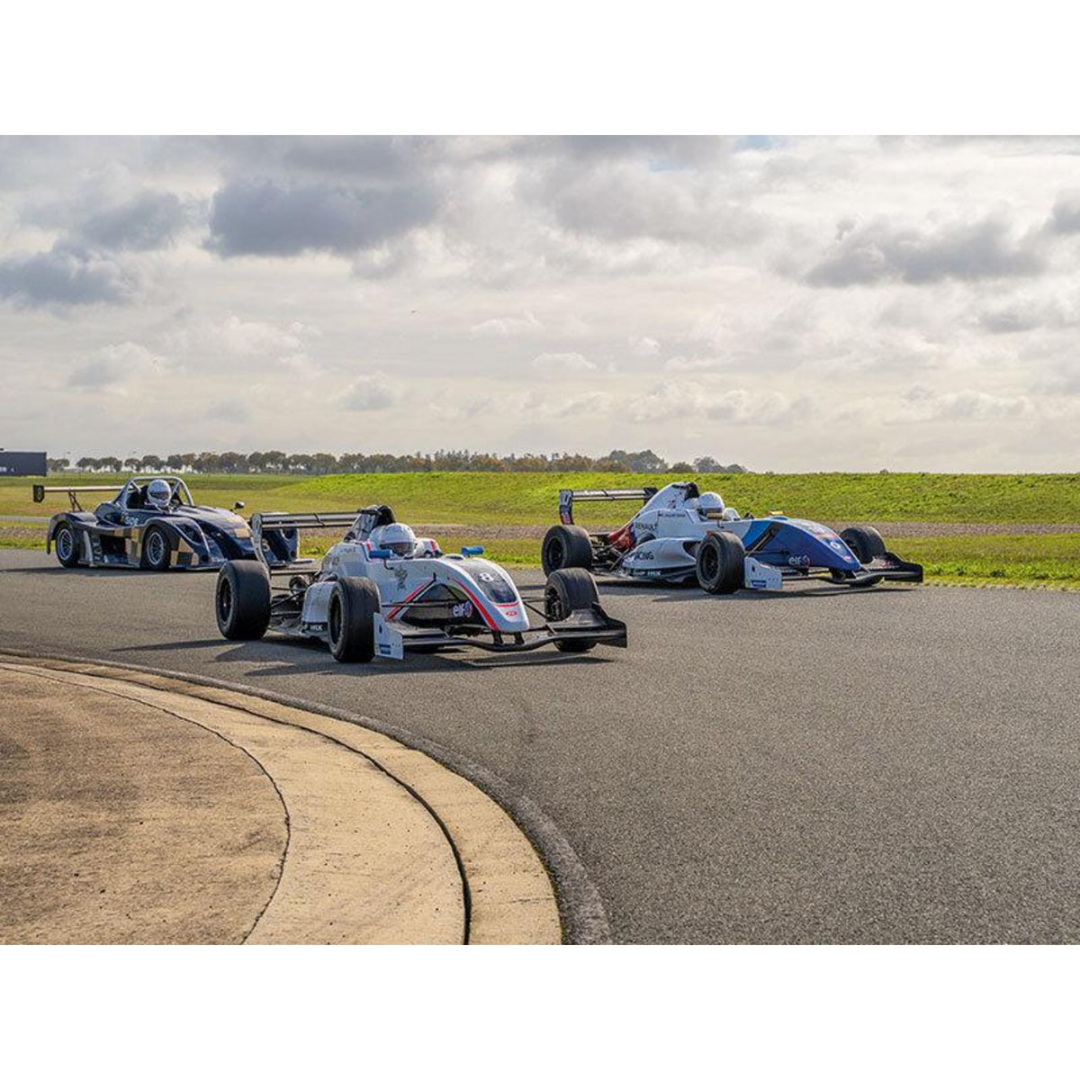 Smartbox Stage de pilotage : 5 tours de circuit en Formule Renault ou en Proto Funyo - Coffret Cadeau Sport & Aventure