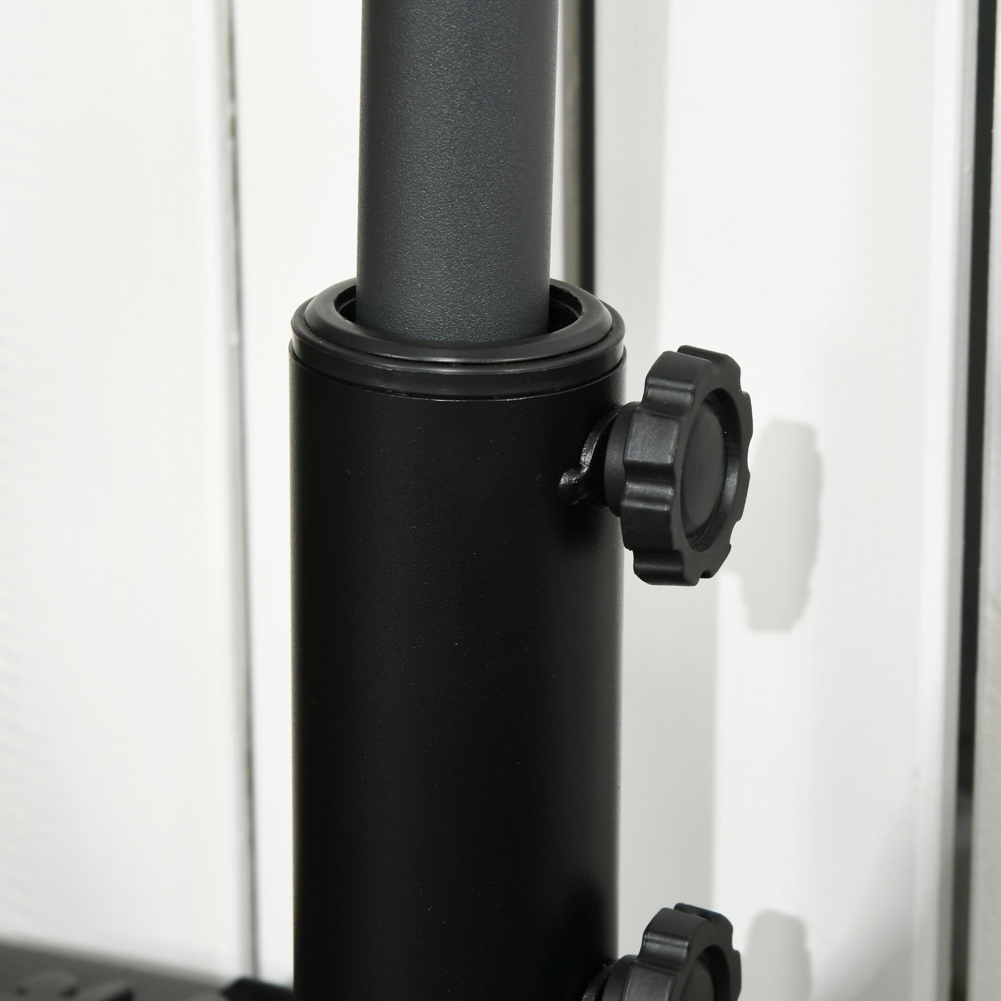 Voir la diapositive 4 : OUTSUNNY Pied de parasol demi-round à remplir avec 18 kg d'eau / 21 kg de sable - pour mât de Ø 38-48 mm - 50 x 31 x 38cm - noir
