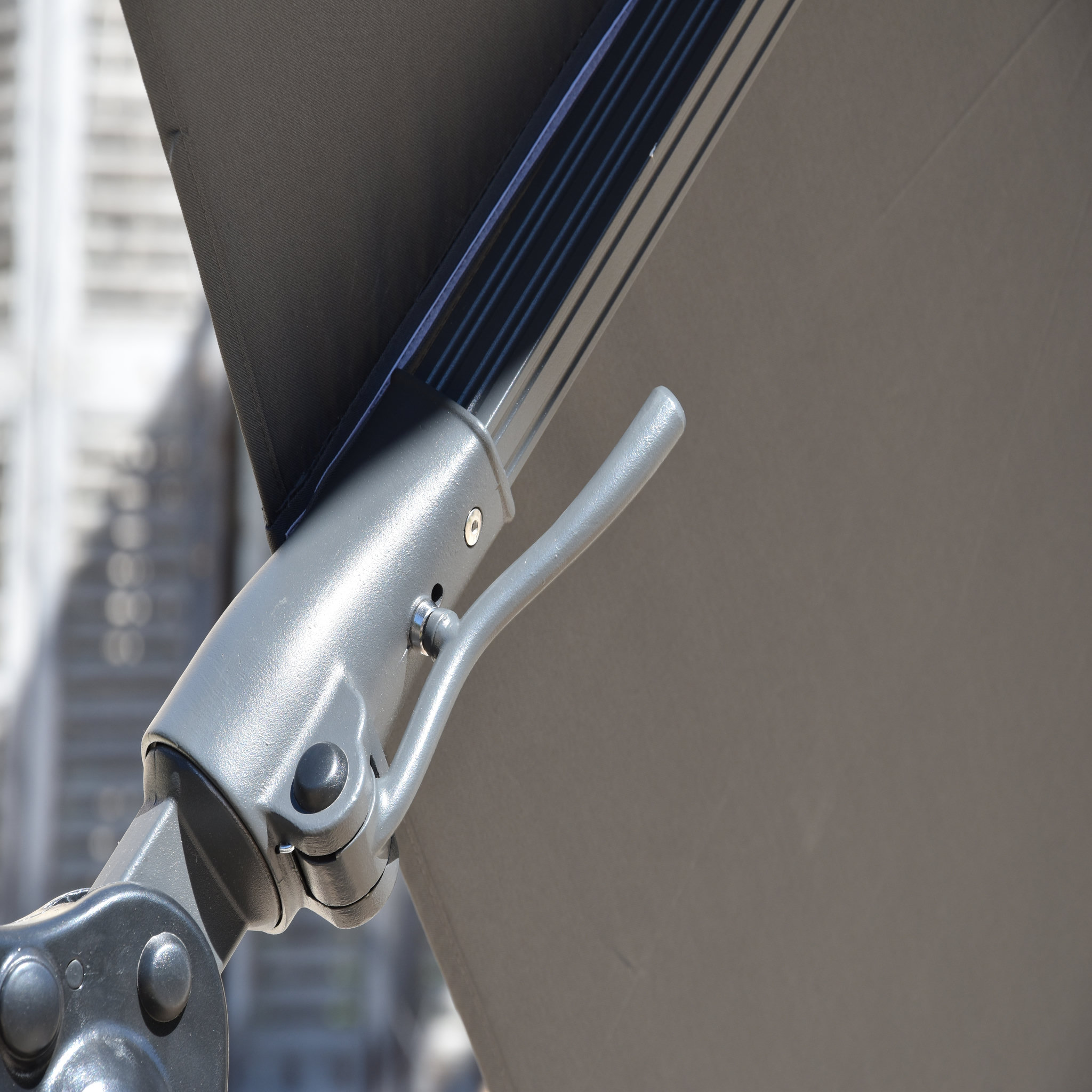 Voir la diapositive 4 : Parasol déporté 3x3m aluminium à bandeau LED gris CAPEO