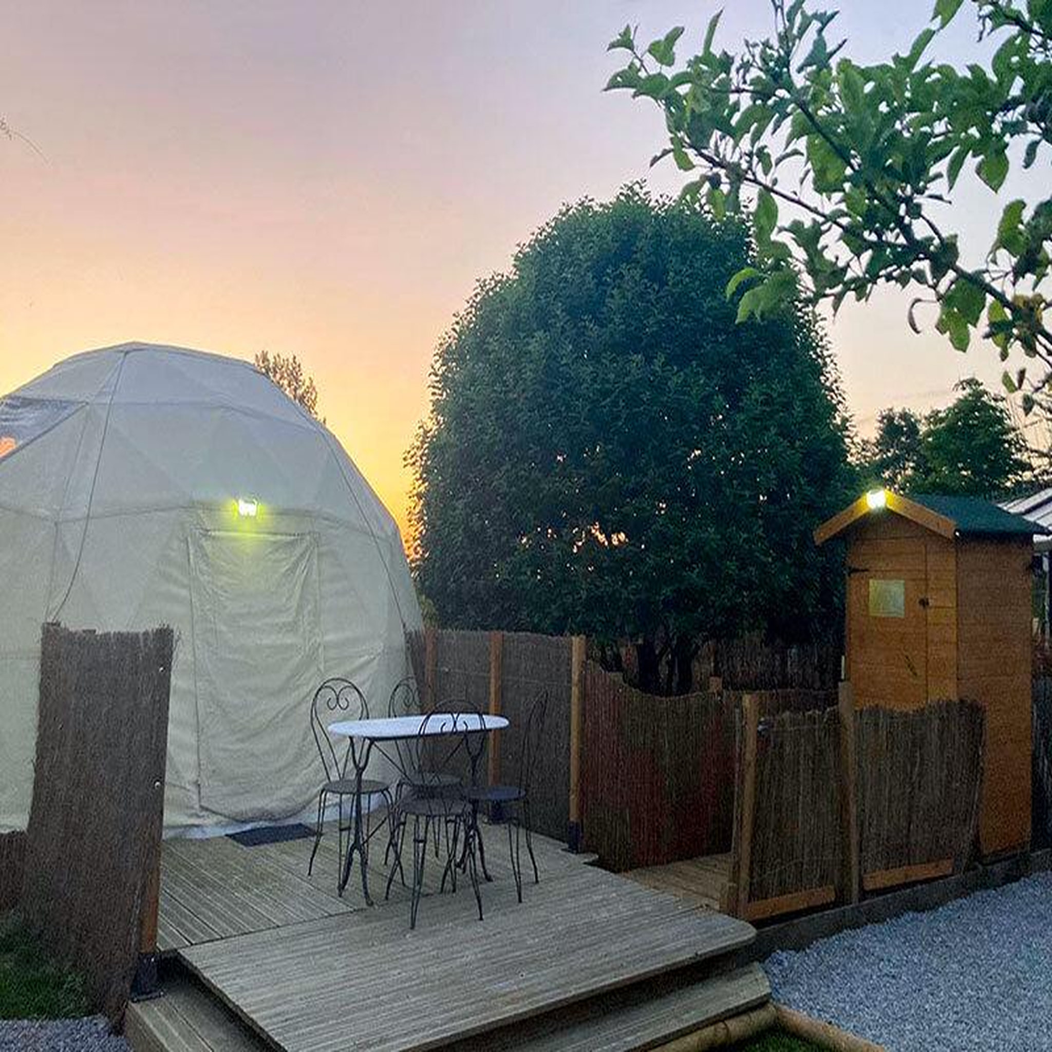 Voir la diapositive 4 : Smartbox Séjour insolite de 2 jours en famille dans un dôme avec bain finlandais près de calais - coffret cadeau séjour