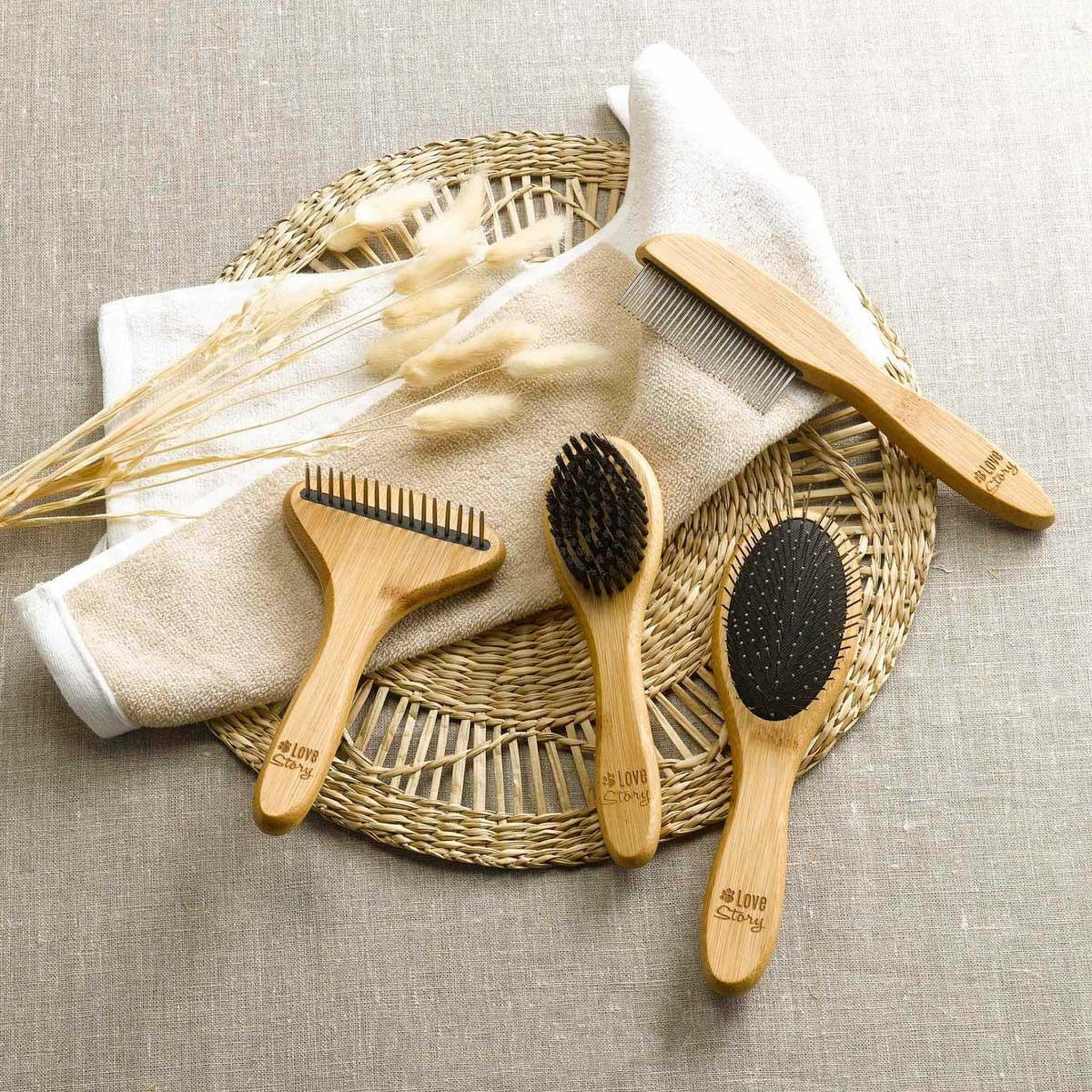 Voir la diapositive 3 : LOVE STORY Brosse de toilettage bambou  poils doux  22cm naturel