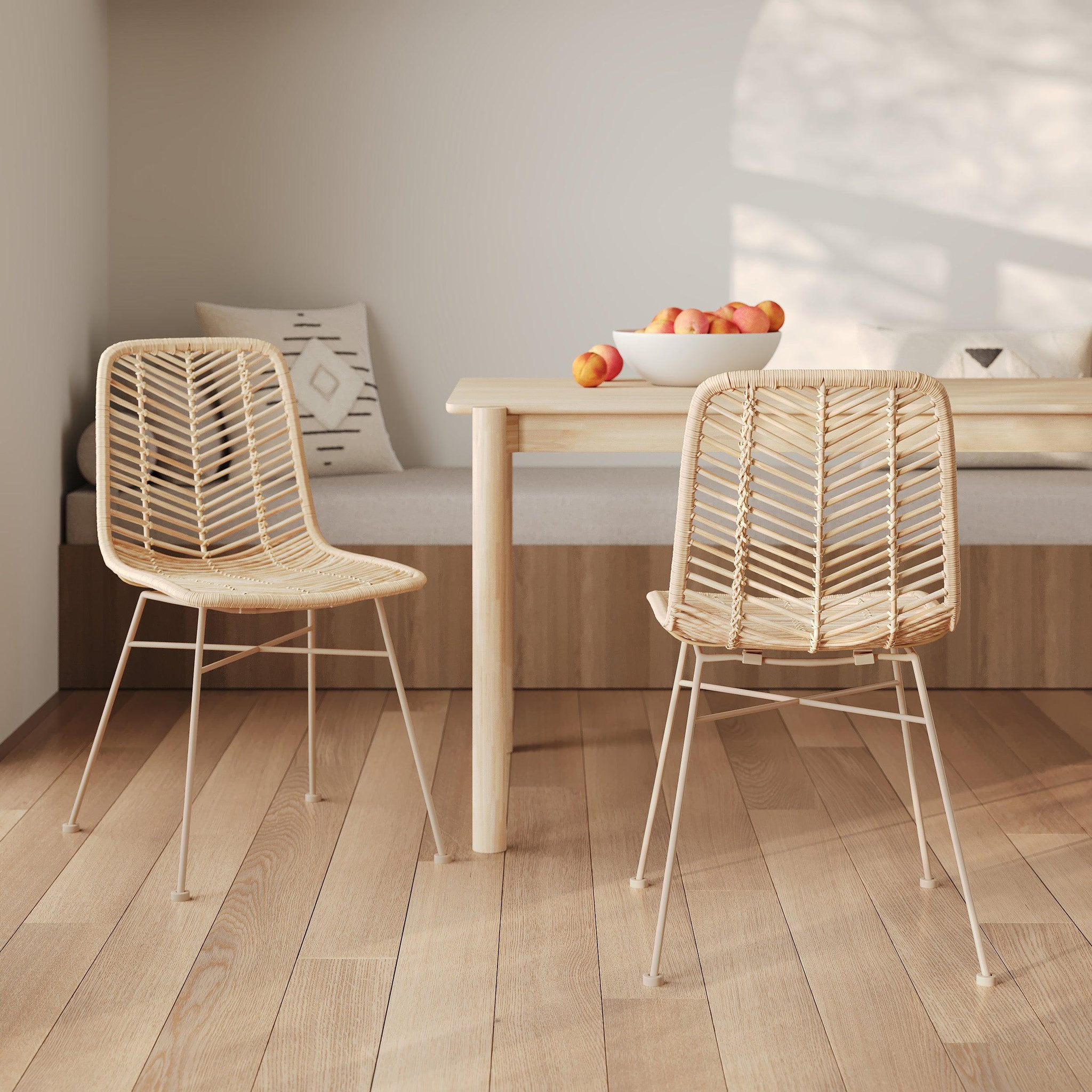 Voir la diapositive 2 : MAISON PAVANE Lot de 2 chaises en rotin naturel et pieds beiges-tamara