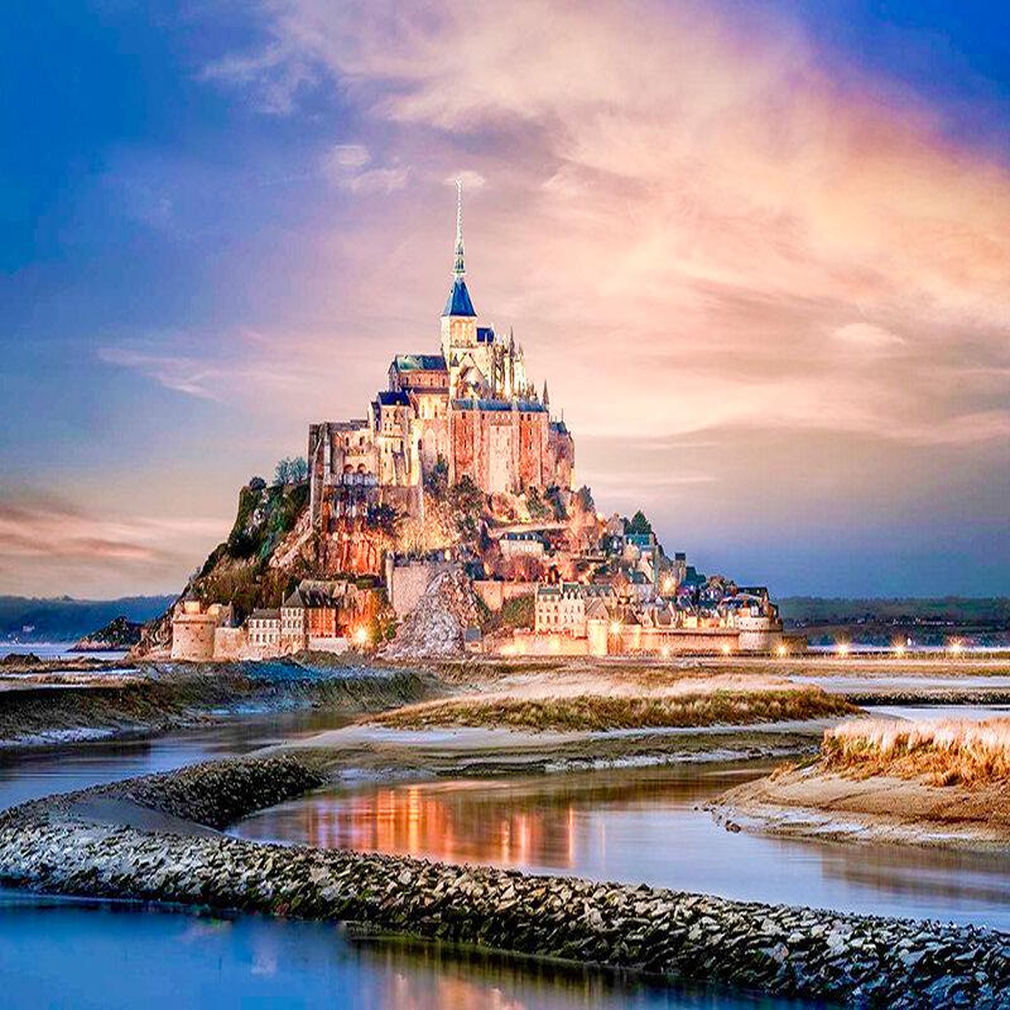 Voir la diapositive 4 : Smartbox Séjour de 2 jours avec accès au spa, soin et champagne près du mont-saint-michel - coffret cadeau séjour