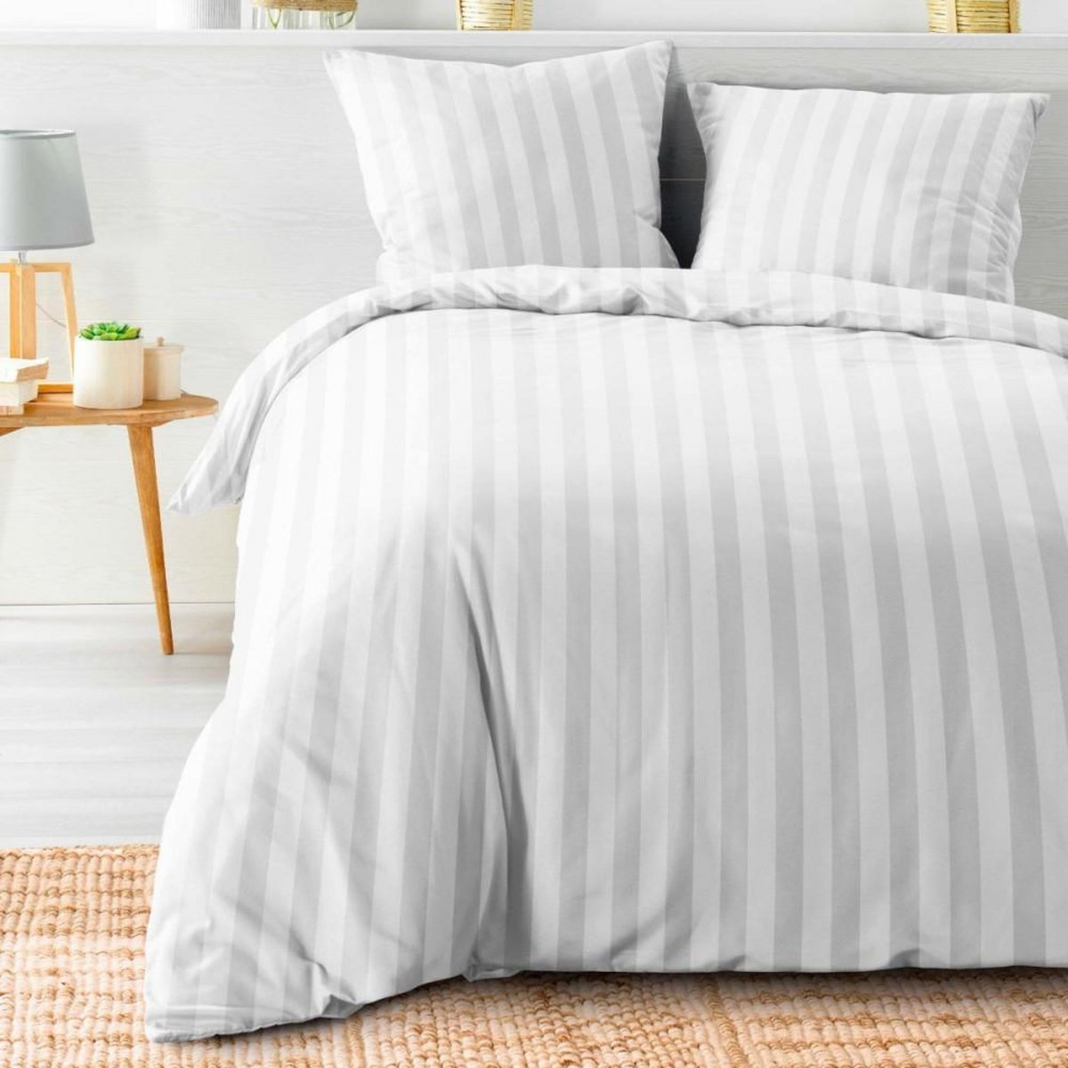 Douceur d'Intérieur Housse de couette 240x220 + 2 taies Cléo Blanc microfibre