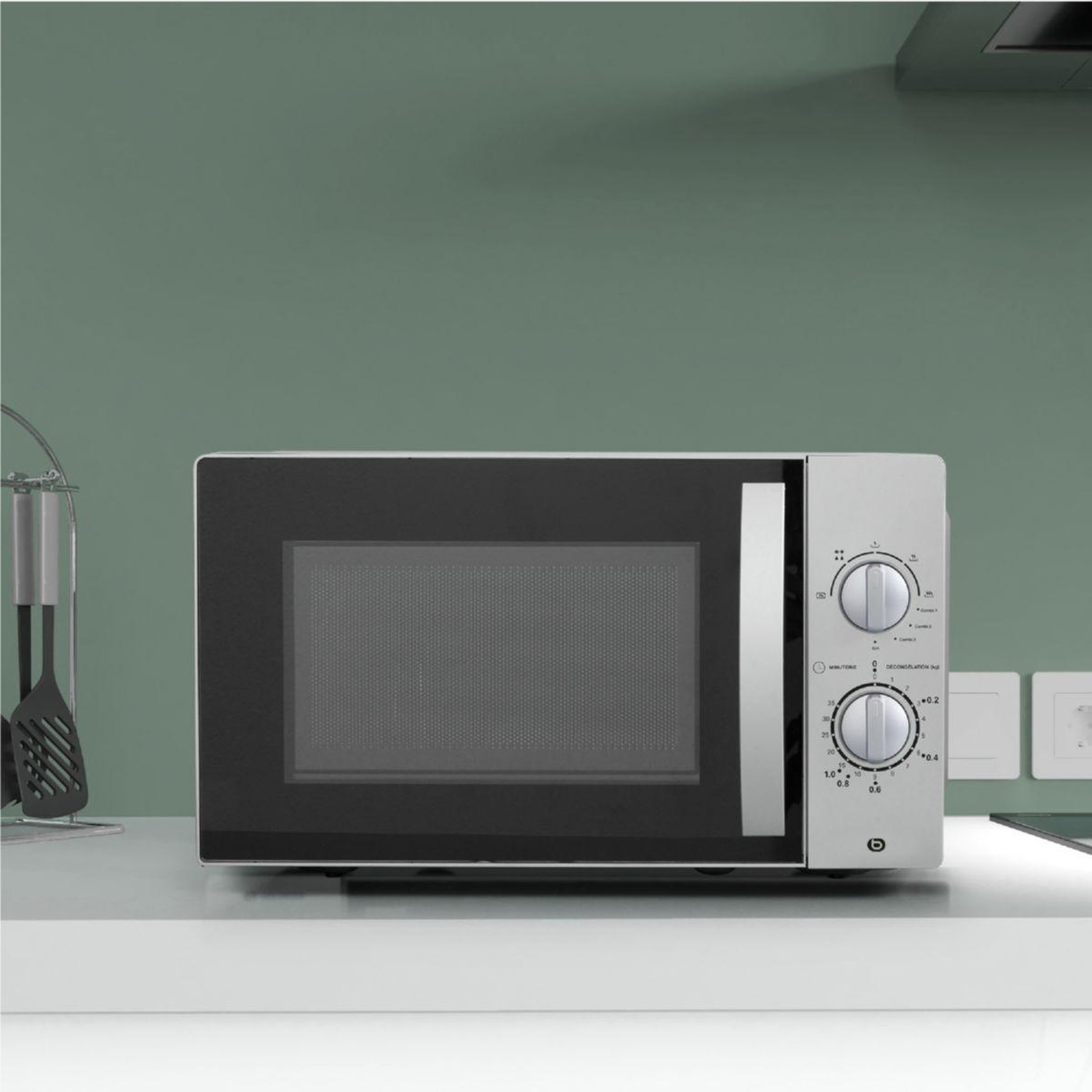 Voir la diapositive 5 : ESSENTIEL B Micro ondes grill EG204s Titane