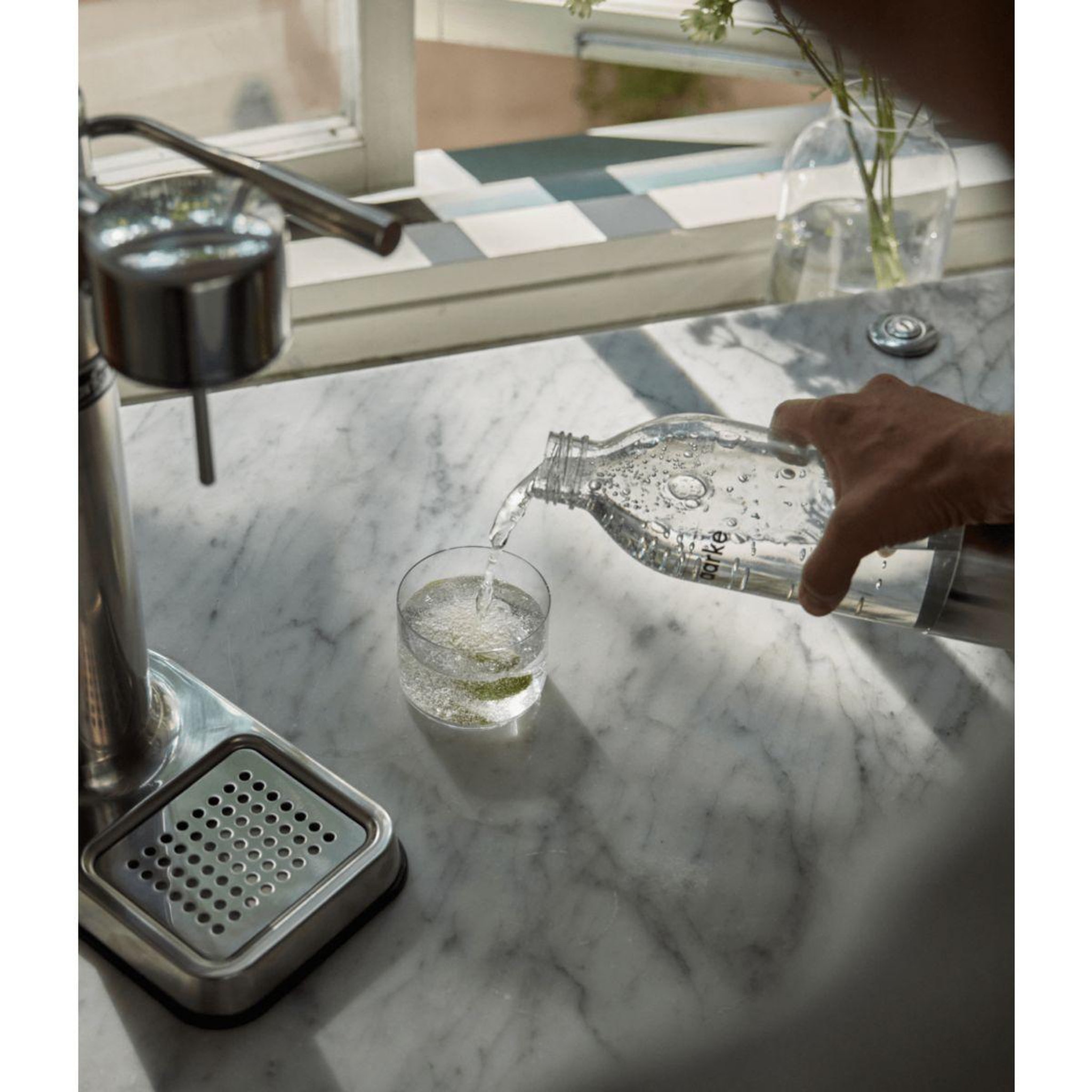 Voir la diapositive 2 : AARKE Machine à soda et eau gazeuse Aarke PET Bottle