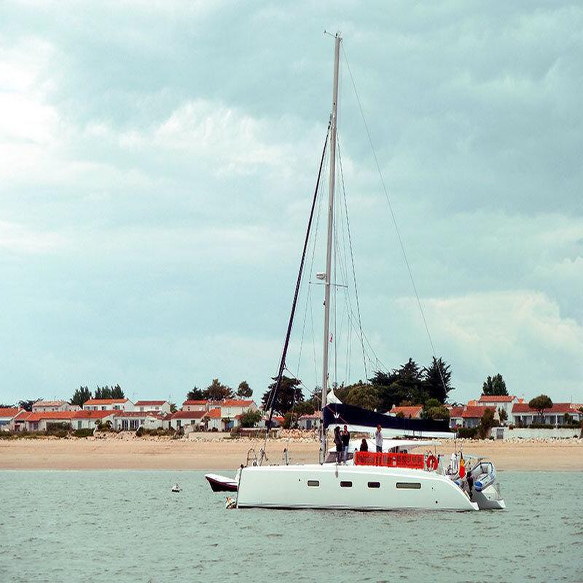Voir la diapositive 4 : Smartbox Croisière en catamaran à la rochelle : 2h en duo en matinée - coffret cadeau sport & aventure