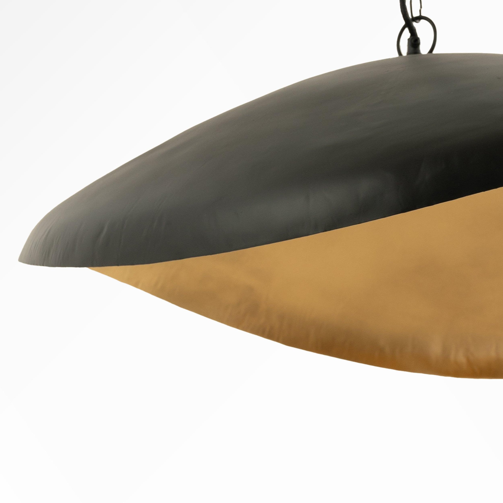 Voir la diapositive 6 : MAISON PAVANE Suspension en métal noir et doré 74 cm-pacha