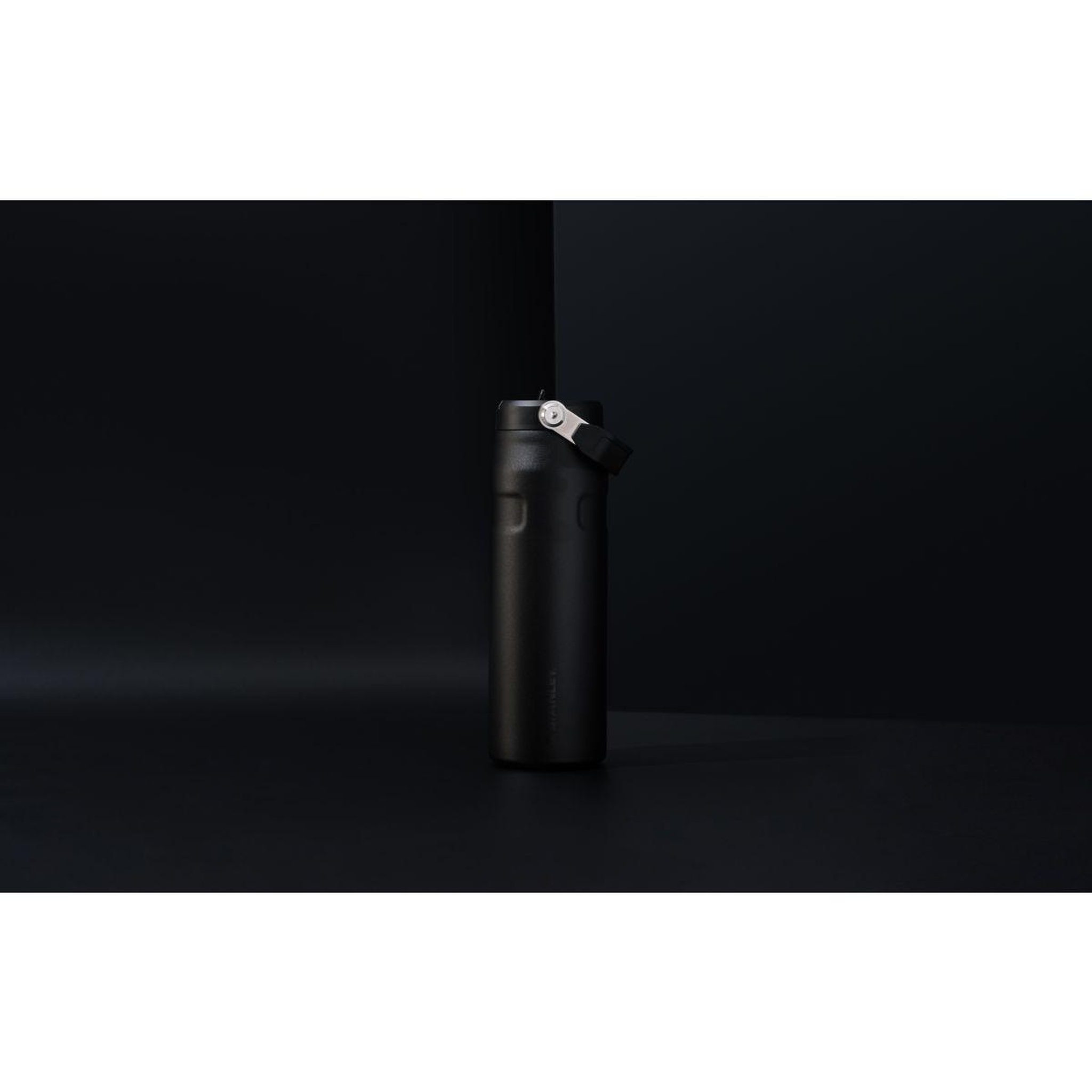 Voir la diapositive 4 : Stanley Bouteille isotherme The IceFlow Flip Straw 2.0 Bottle - noir