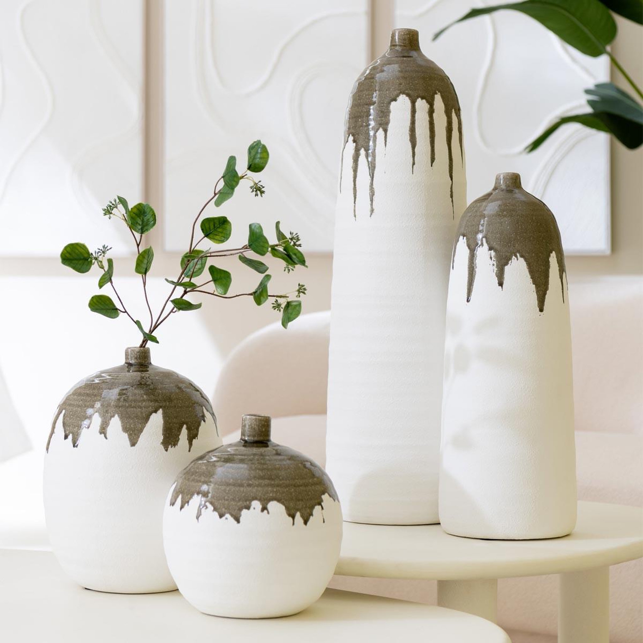 Voir la diapositive 4 : J-LINE Vase bouteille en argile  olea  67cm blanc & vert