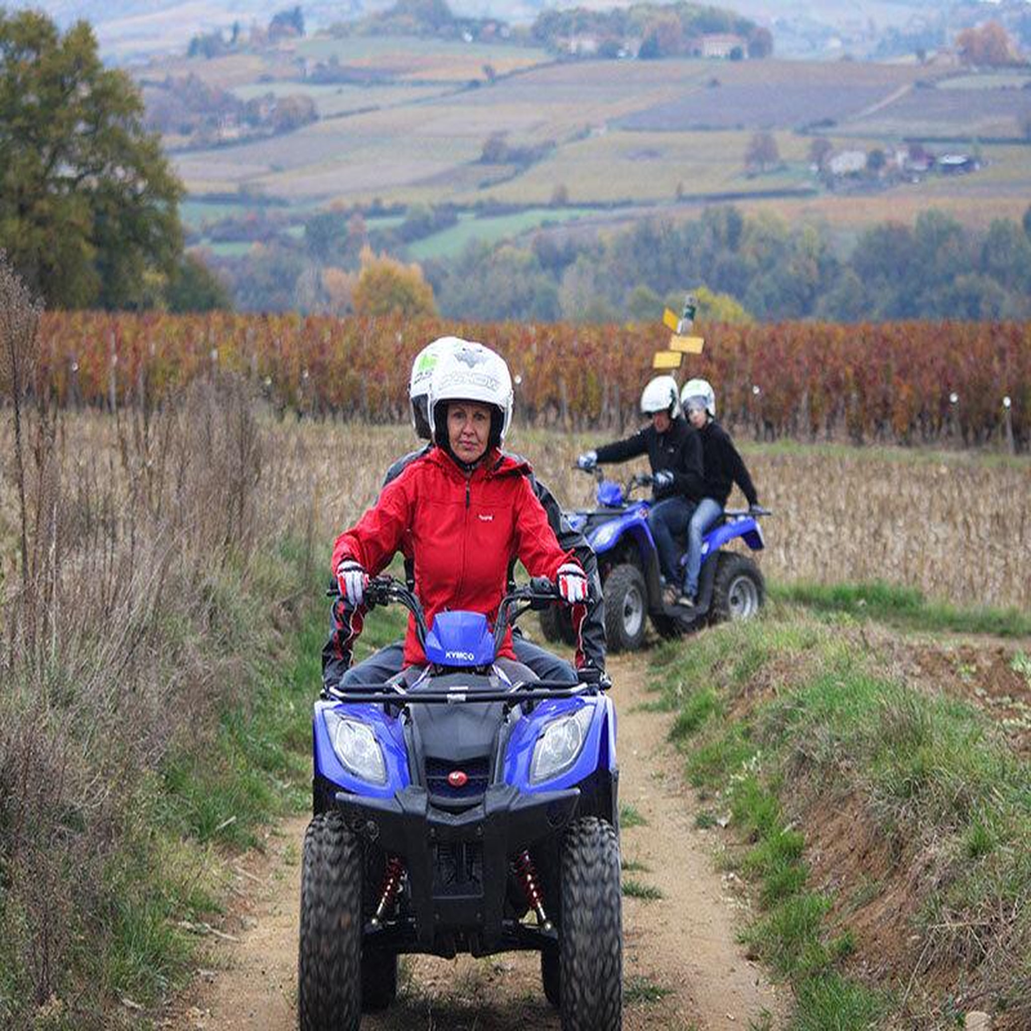 Voir la diapositive 4 : Smartbox 1h de randonnée en quad pour 2 adultes et 2 enfants près de limoges - coffret cadeau sport & aventure