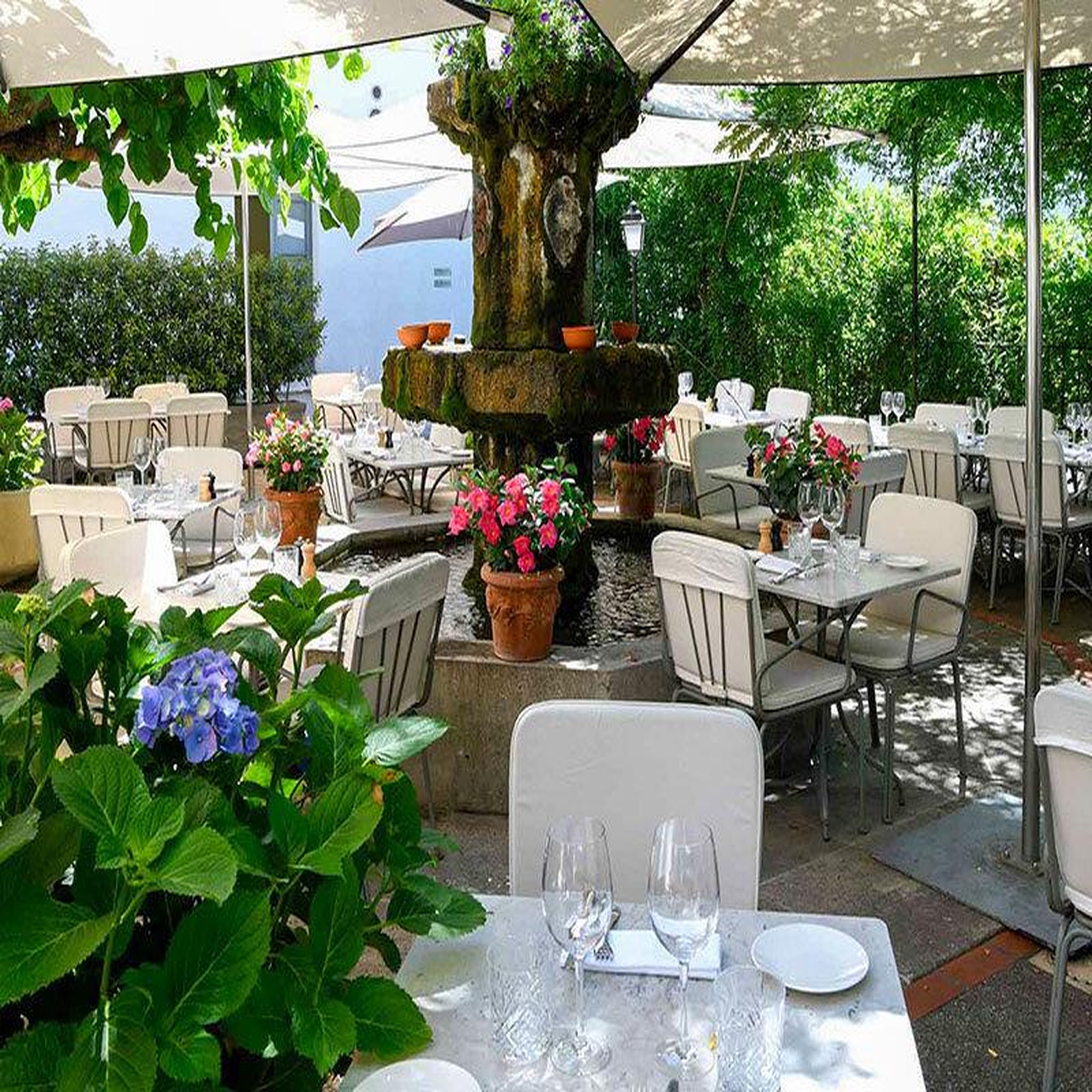 Voir la diapositive 4 : Smartbox Séjour de 2 jours en hôtel 4* avec dîner près d'avignon - coffret cadeau séjour