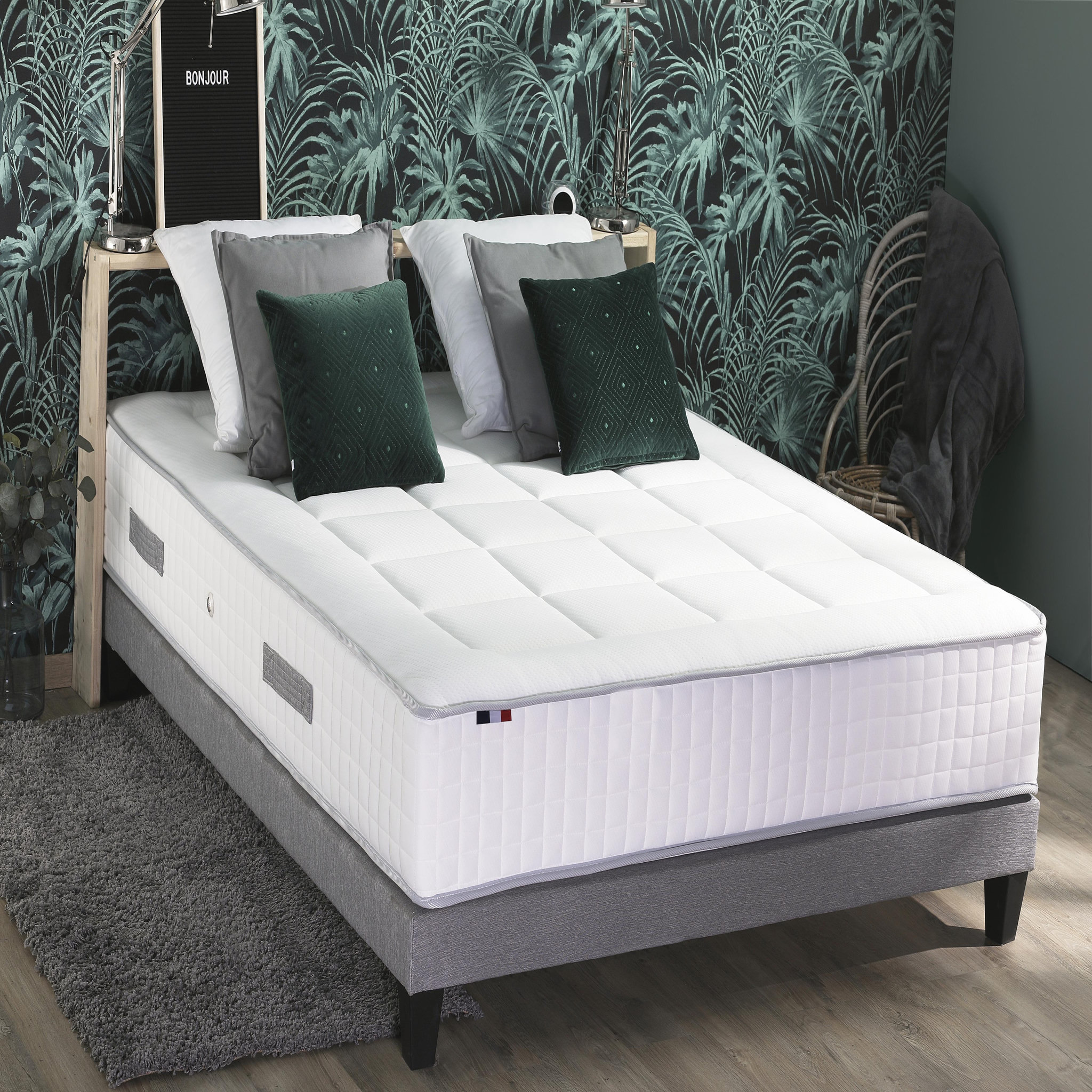 Voir la diapositive 1 : Ensemble Literie matelas 672 ressorts ensachés 30cm et sommier 140x190 cm KING PALACE
