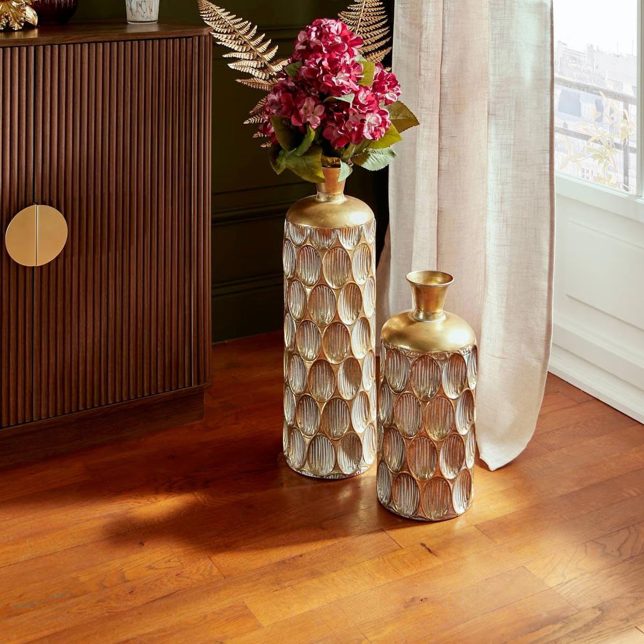 Voir la diapositive 3 : ATMOSPHERA Vase strié en métal  belli  41cm doré