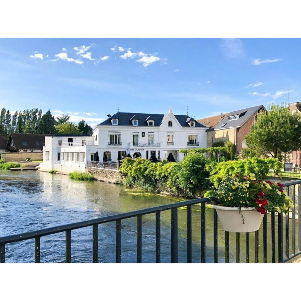 Smartbox Séjour de 2 jours en suite dans un hôtel 4* avec dîner près de Paris - Coffret Cadeau Séjour