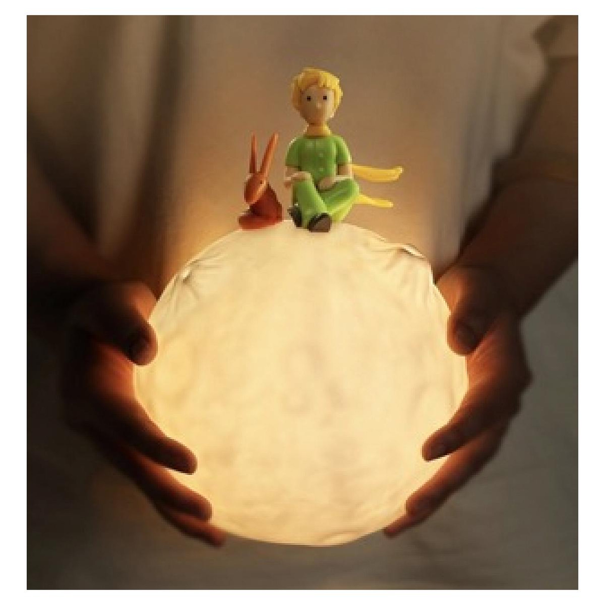Voir la diapositive 2 : Trousselier Veilleuse - le Petit Prince© et le Renard - Veilleuse tactile - USB Rechargeable