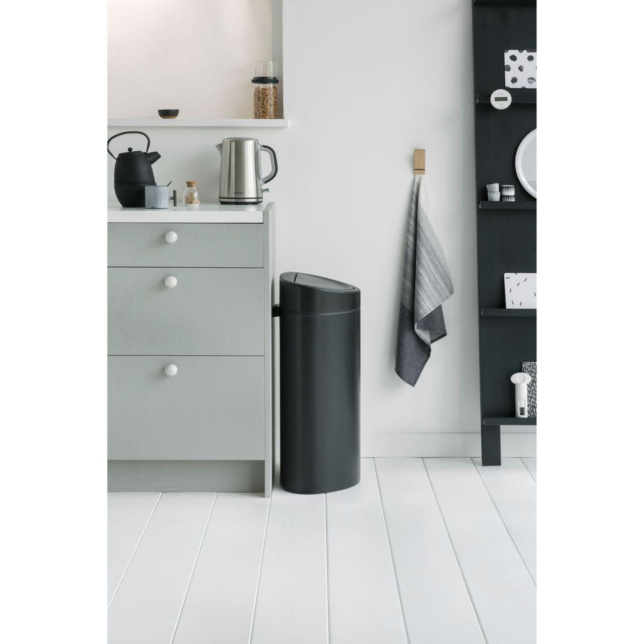 Voir la diapositive 5 : BRABANTIA Poubelle de cuisine manuelle touch bin 40l - matt black