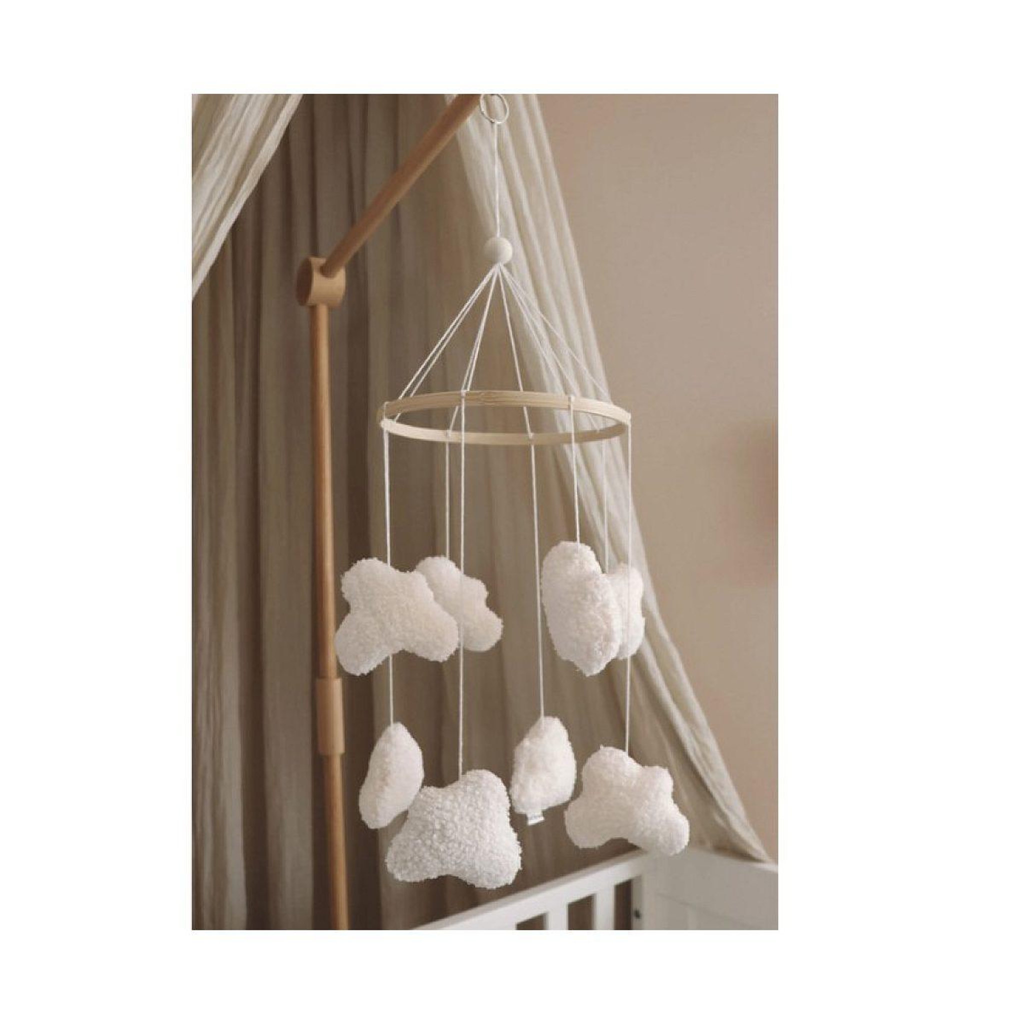 Voir la diapositive 2 : LITTLE LOUA Mobile décoratif nuages blanc