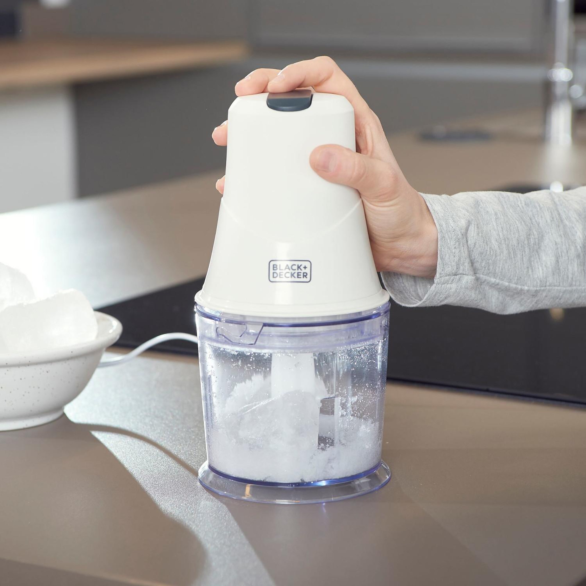 Voir la diapositive 3 : Black et Decker Mini-hachoir 0.5l 260w - BXCH260E