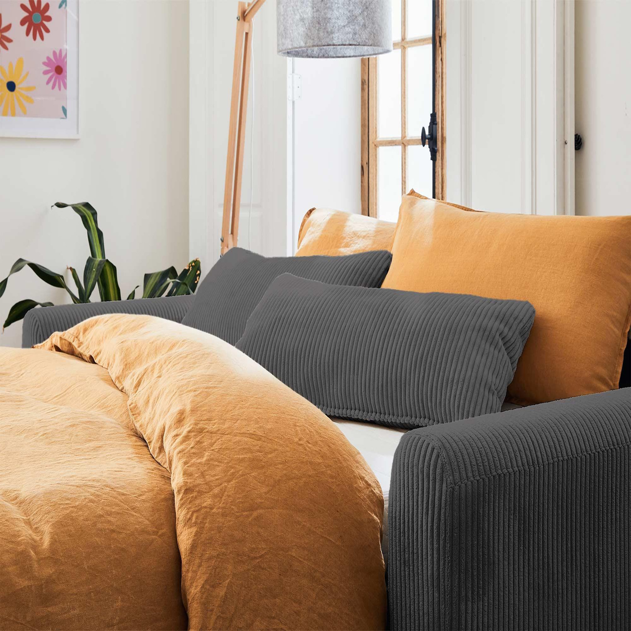 Voir la diapositive 5 : LISA DESIGN Owen - canapé 3 places convertible express couchage quotidien 140 cm matelas 12 cm en velours côtelé