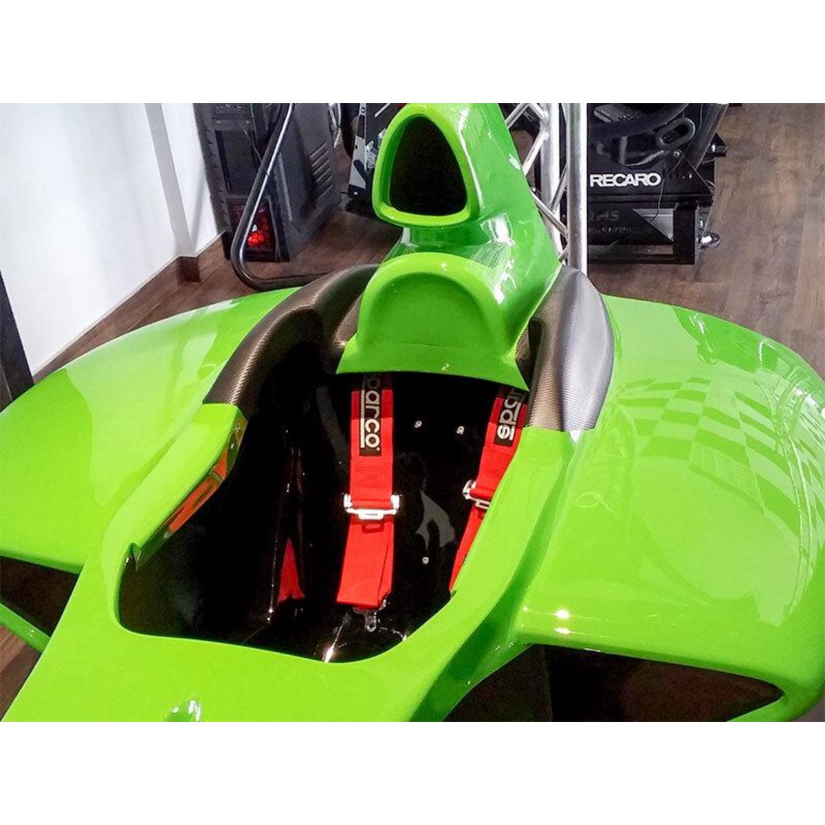 Smartbox Séance de simulateur F1 de 30 min près de Caen - Coffret Cadeau Sport & Aventure