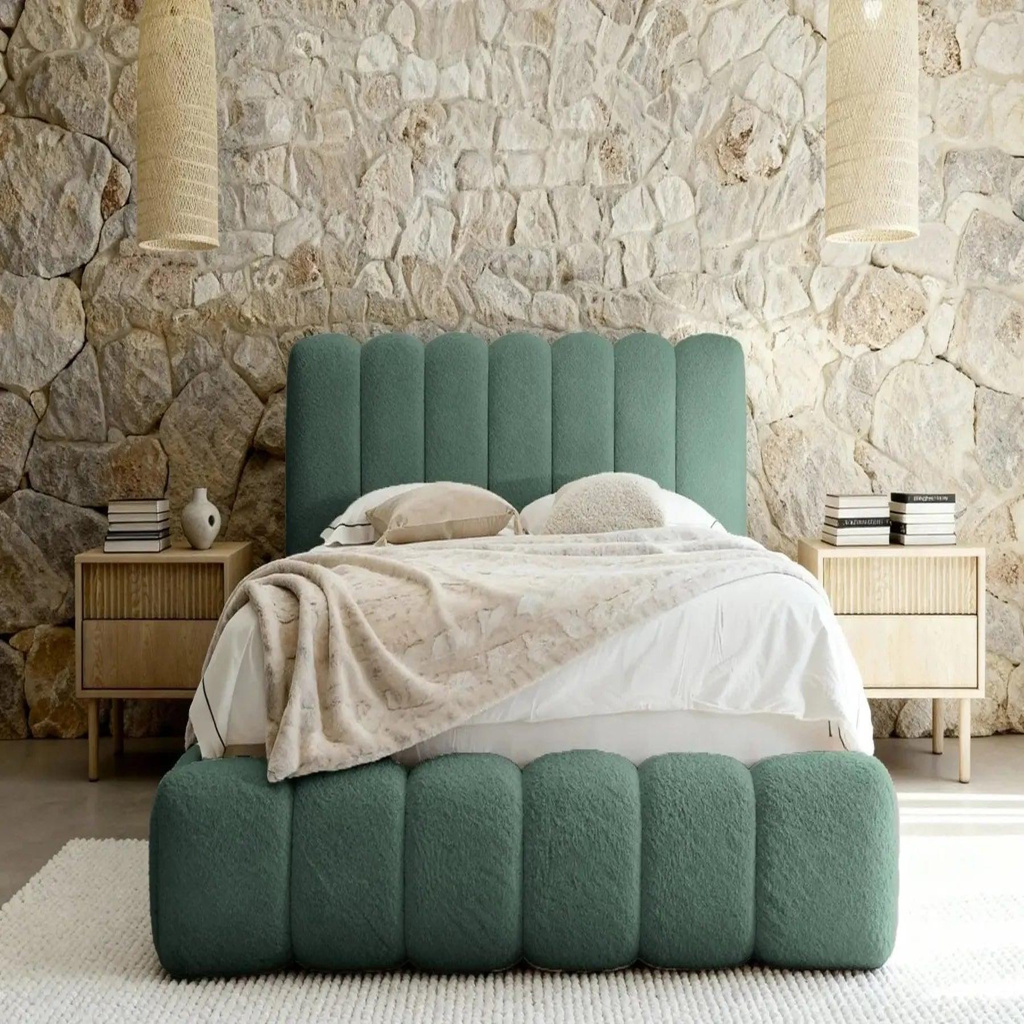 Voir la diapositive 3 : CASANOVA PARIS Garance - lit coffre tissu chenille