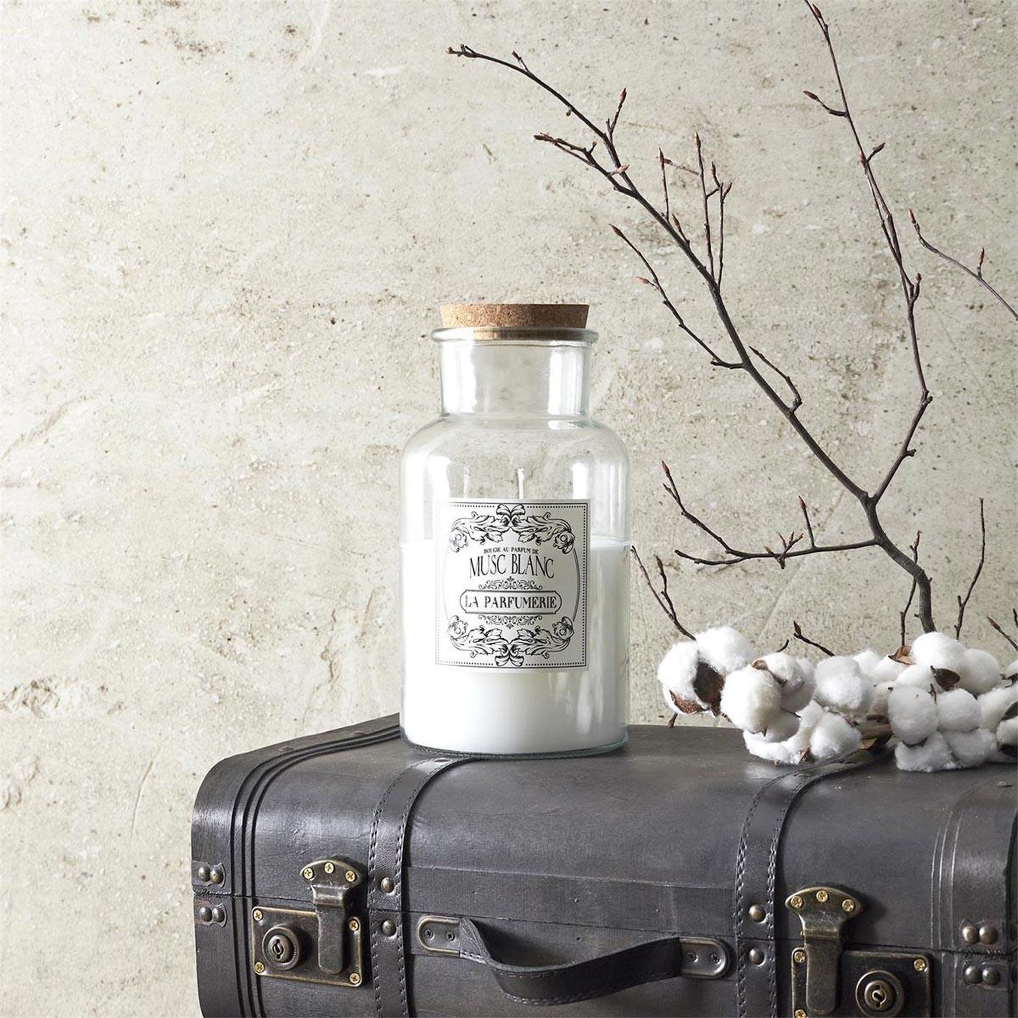 Voir la diapositive 3 : The Home Deco Factory Bougie parfumée déco  maison tradition  1400g musc