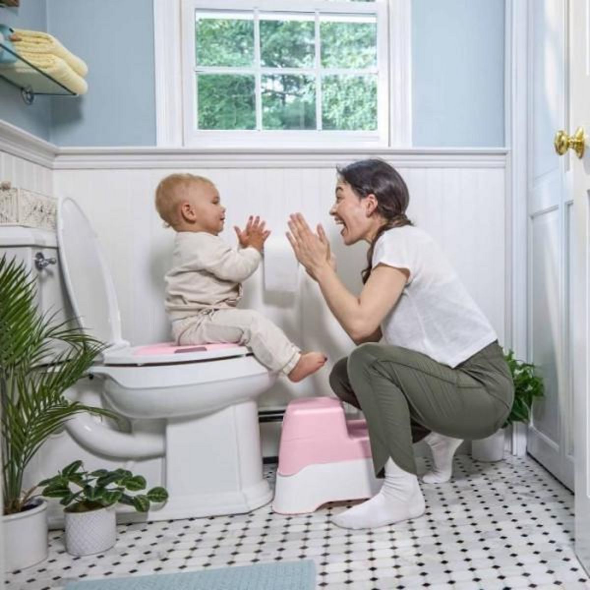 MARKET24 INGENUITY Marche pied et pot d'apprentissage avec cuvette amovible, Antidérapant, Assise ergonomique, rose