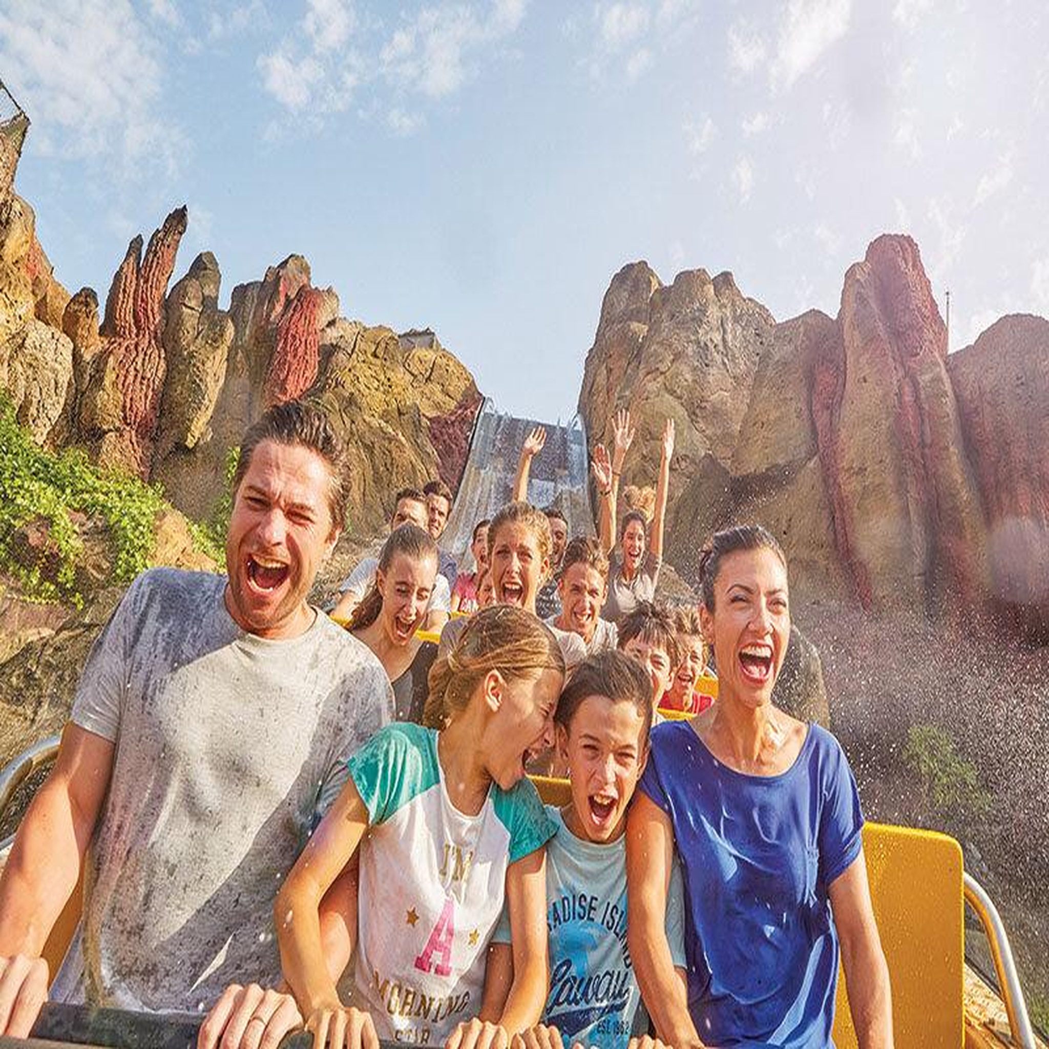 Voir la diapositive 2 : Smartbox Journée au parc portaventura et ferrari land pour 2 avec 2 nuits en hôtel 4* - coffret cadeau séjour