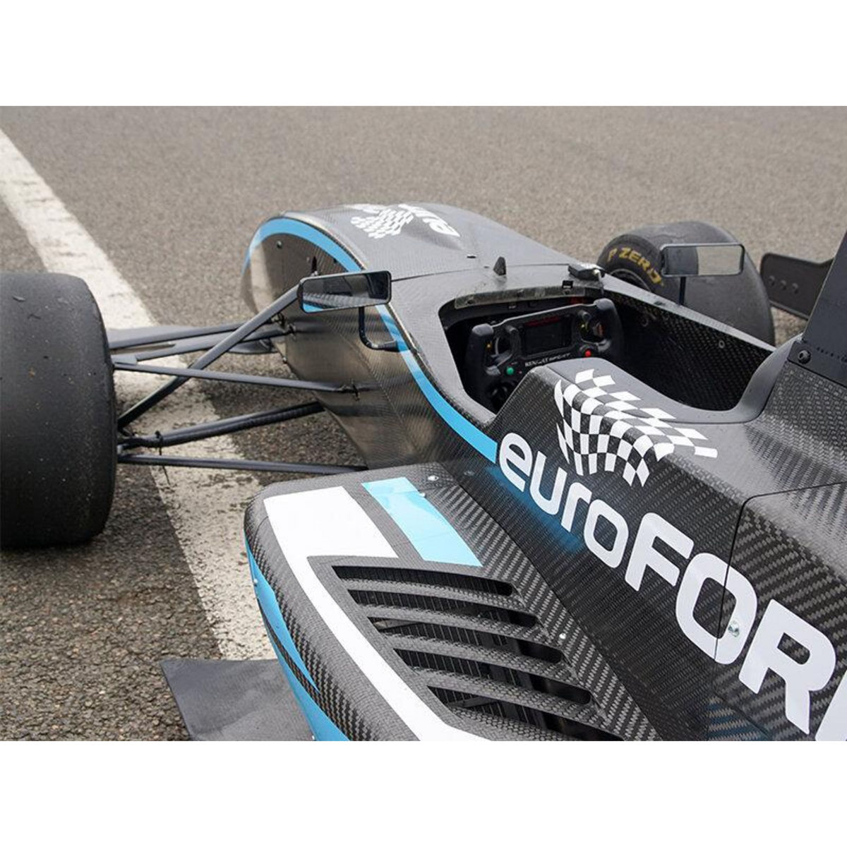 Smartbox Stage de pilotage : 2 journées sur circuit près de Châteauroux au volant d'une Formule Renaut 2.0 - Coffret Cadeau Sport & Aventure