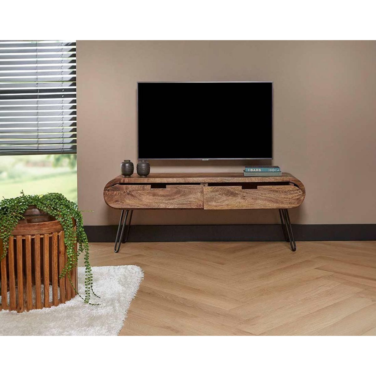 LISA DESIGN Kampur - meuble tv - bois massif de manguier - 135 cm