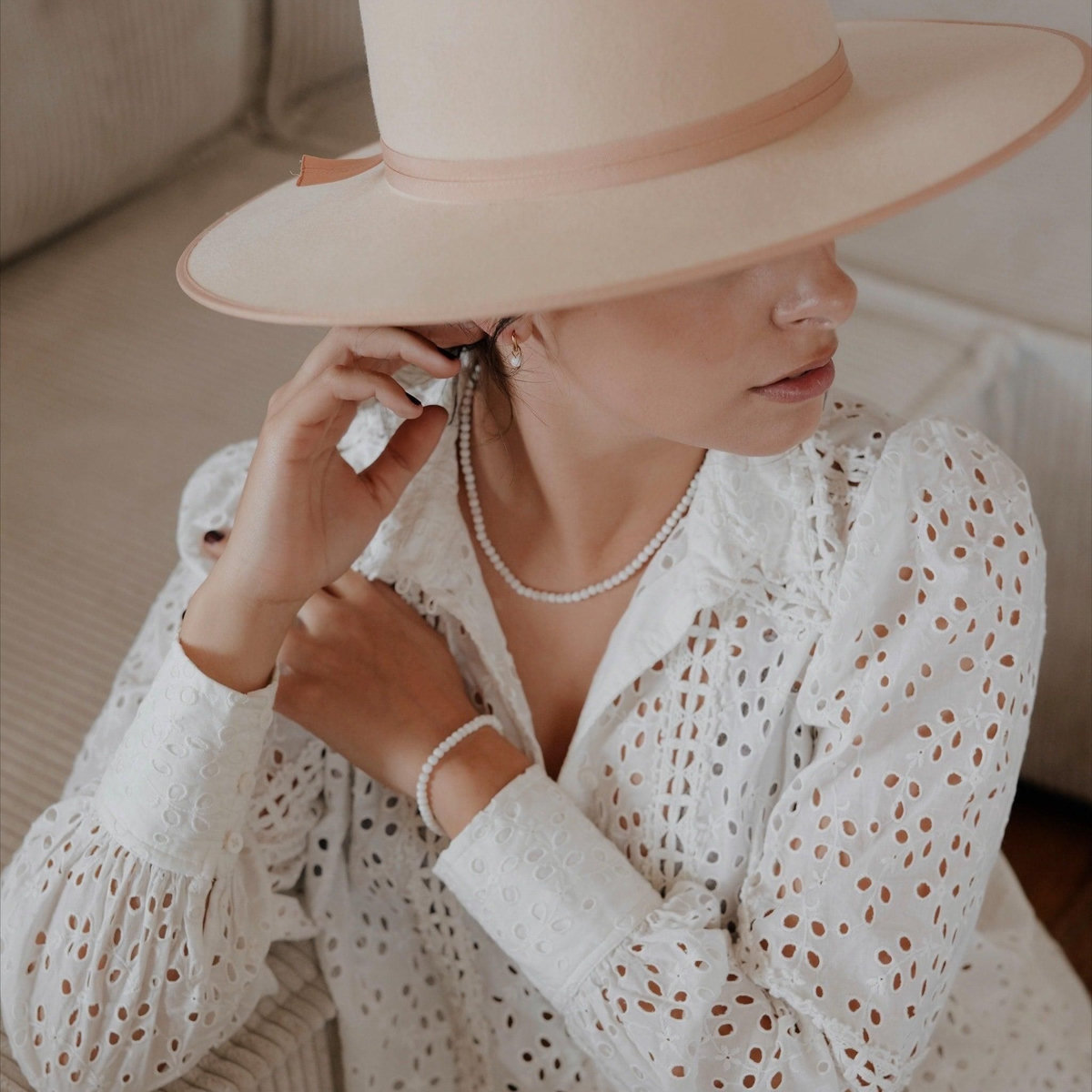 SLOYA Boucles d'oreilles créoles Serena en Pierres de Lune