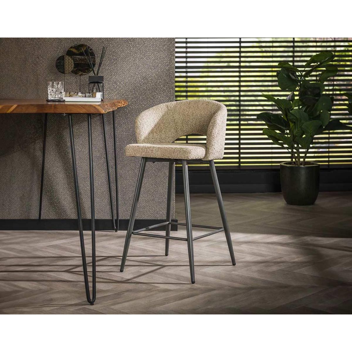 LISA DESIGN Pattaya - lot de 2 tabourets de bar - en tissu bouclette sable