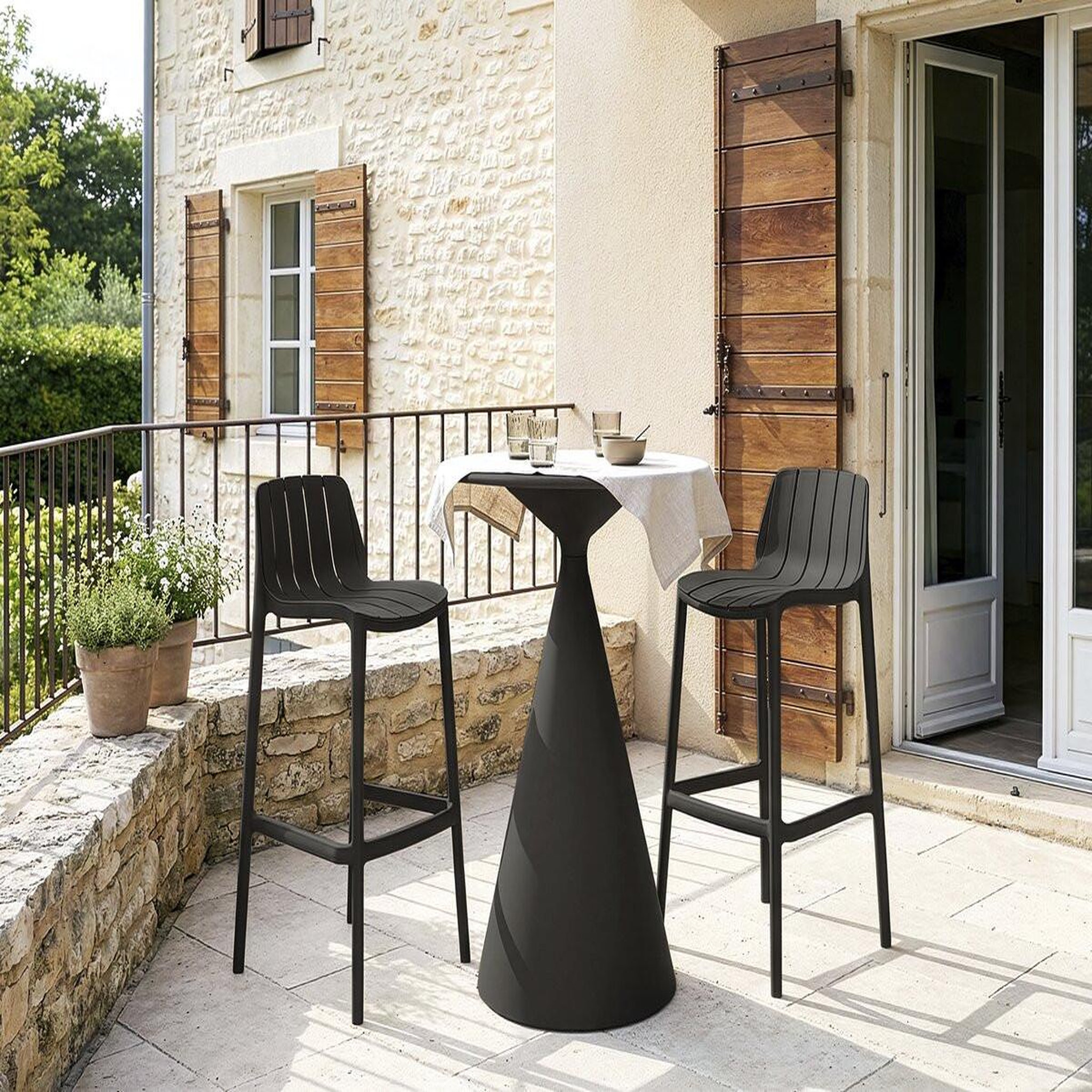 Voir la diapositive 2 : Habitat et Jardin Table et chaises hautes de bistrot empilables  vaena  - 2 places - noir