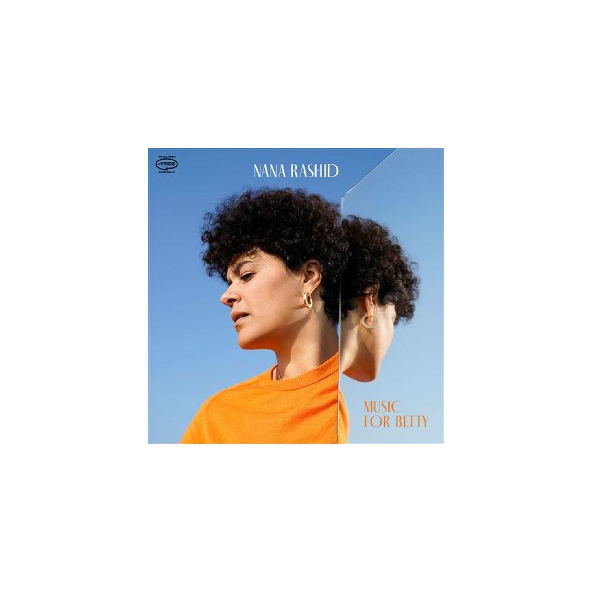 Sans marque vinyle « music for betty » par nana rashid, jaquette portrait photographique, ciel bleu, typographie noire et dorée