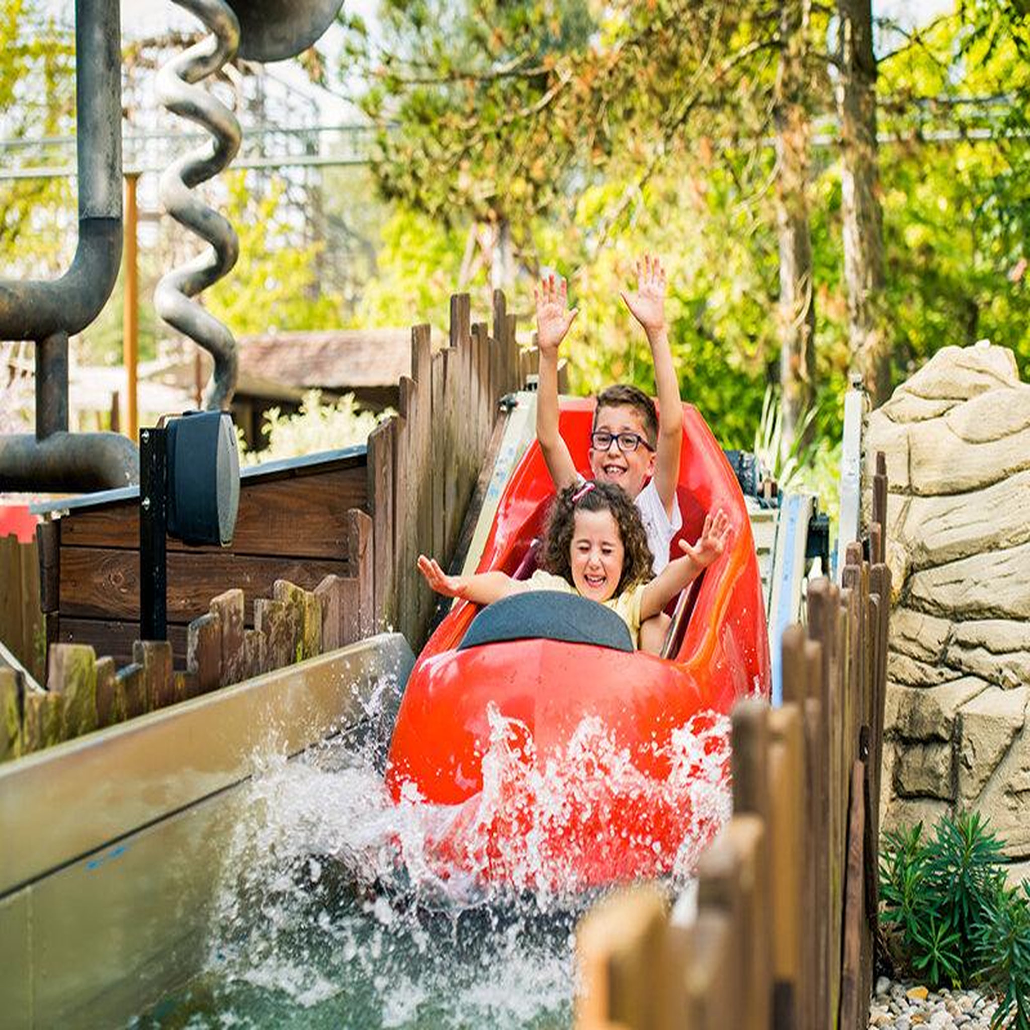 Voir la diapositive 4 : Smartbox Walibi rhône-alpes : entrées 2 adulte et 1 enfant - coffret cadeau multi-thèmes