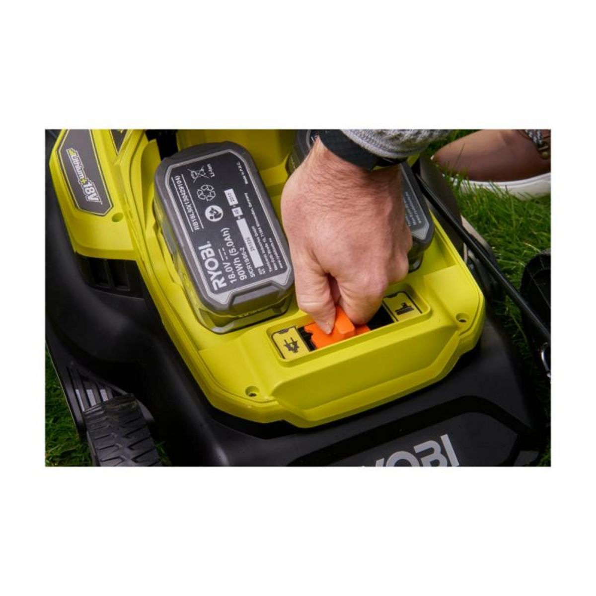 Ryobi Tondeuse hybride RYOBI 18V One+ coupe 37cm - 2 batteries 5.0 Ah - 1 chargeur rapide RY18LMH37A-250