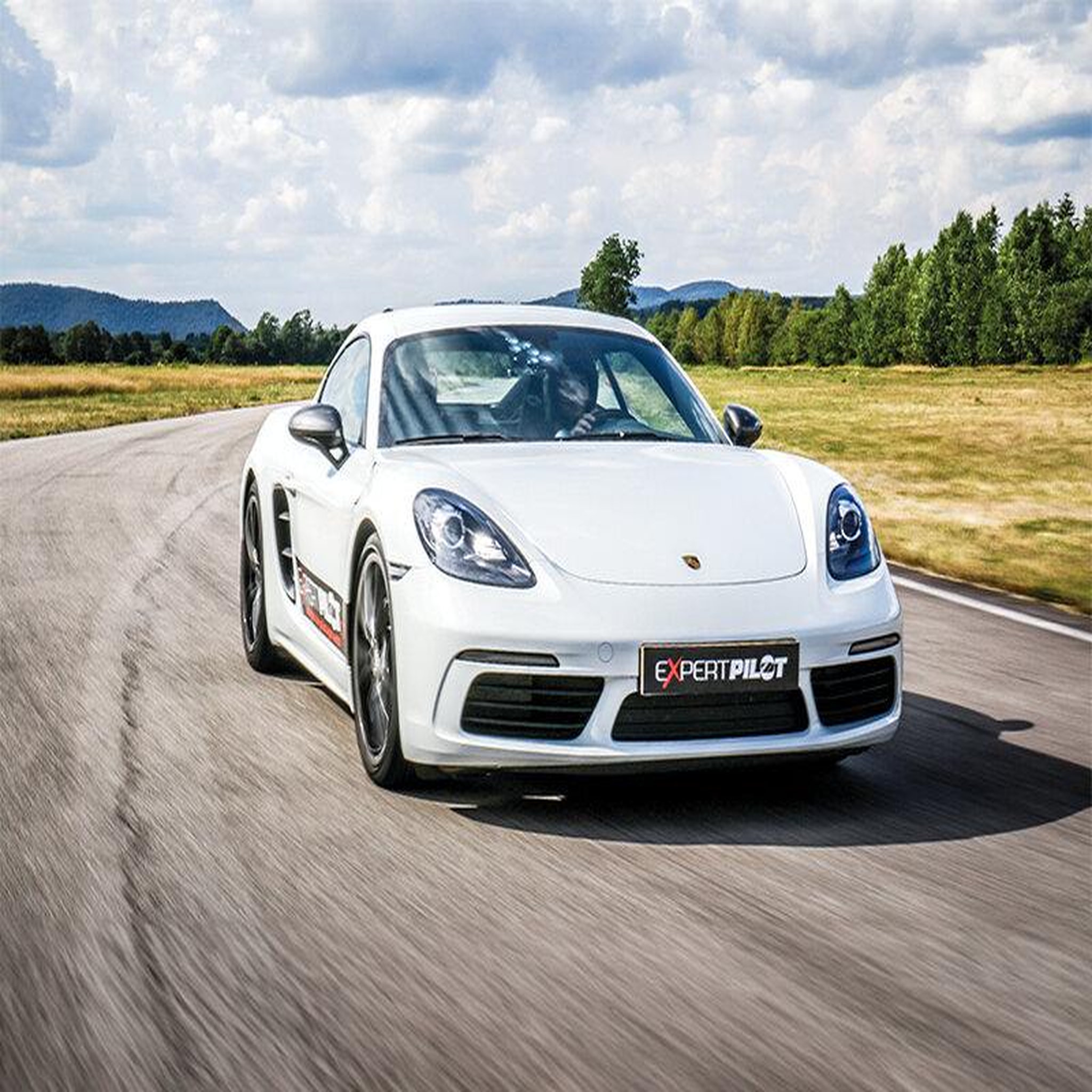 Voir la diapositive 2 : Smartbox Stage de pilotage : 3 tours sur le circuit Geoparc Saint-Dié-Des-Vosges en Porsche Cayman - Coffret Cadeau Sport & Aventure