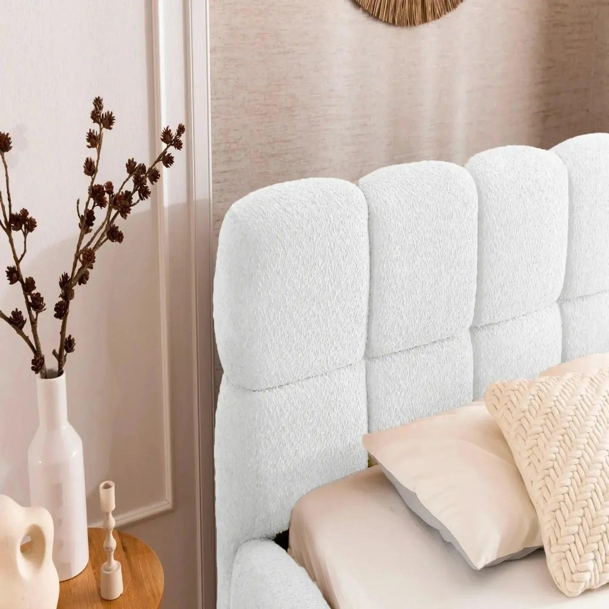 Voir la diapositive 4 : CASANOVA PARIS Elise - lit coffre tissu bouclette