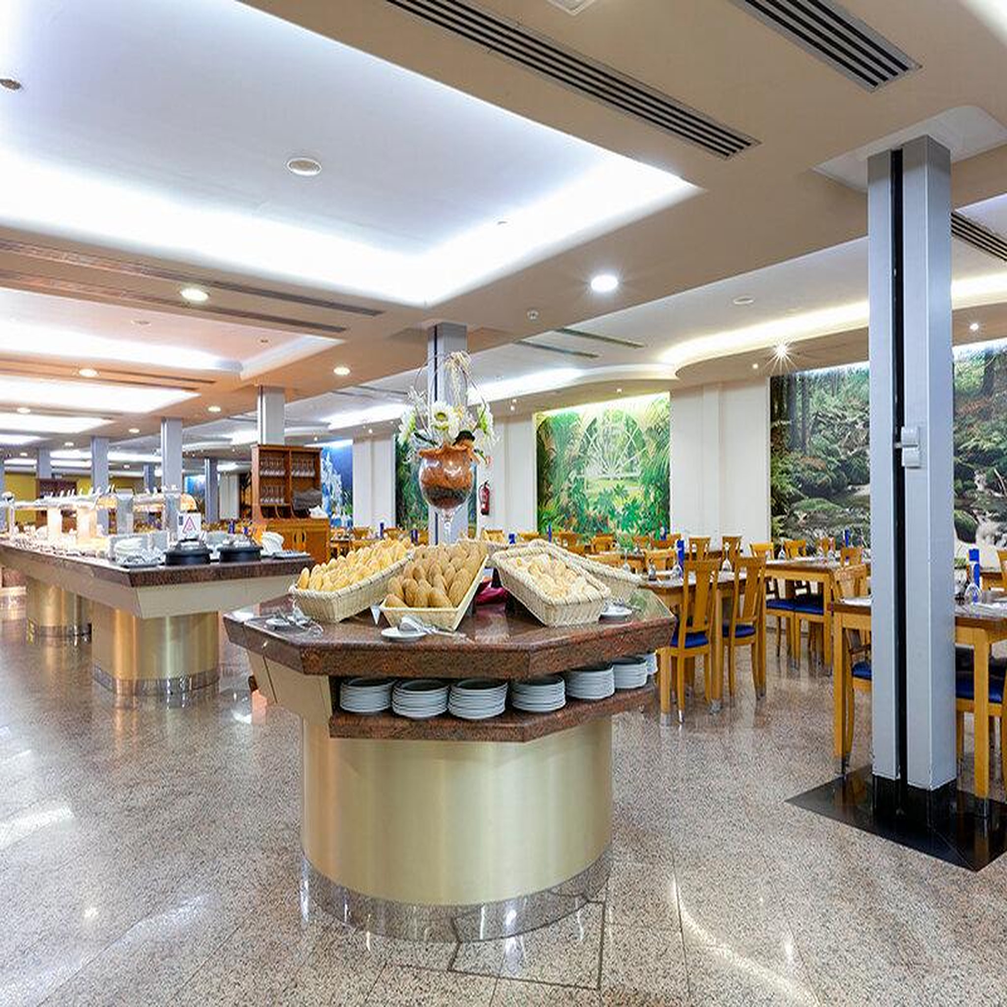 Voir la diapositive 4 : Smartbox 2 jours avec repas sur la Costa Blanca en hôtel 4* à Benidorm - Coffret Cadeau Séjour
