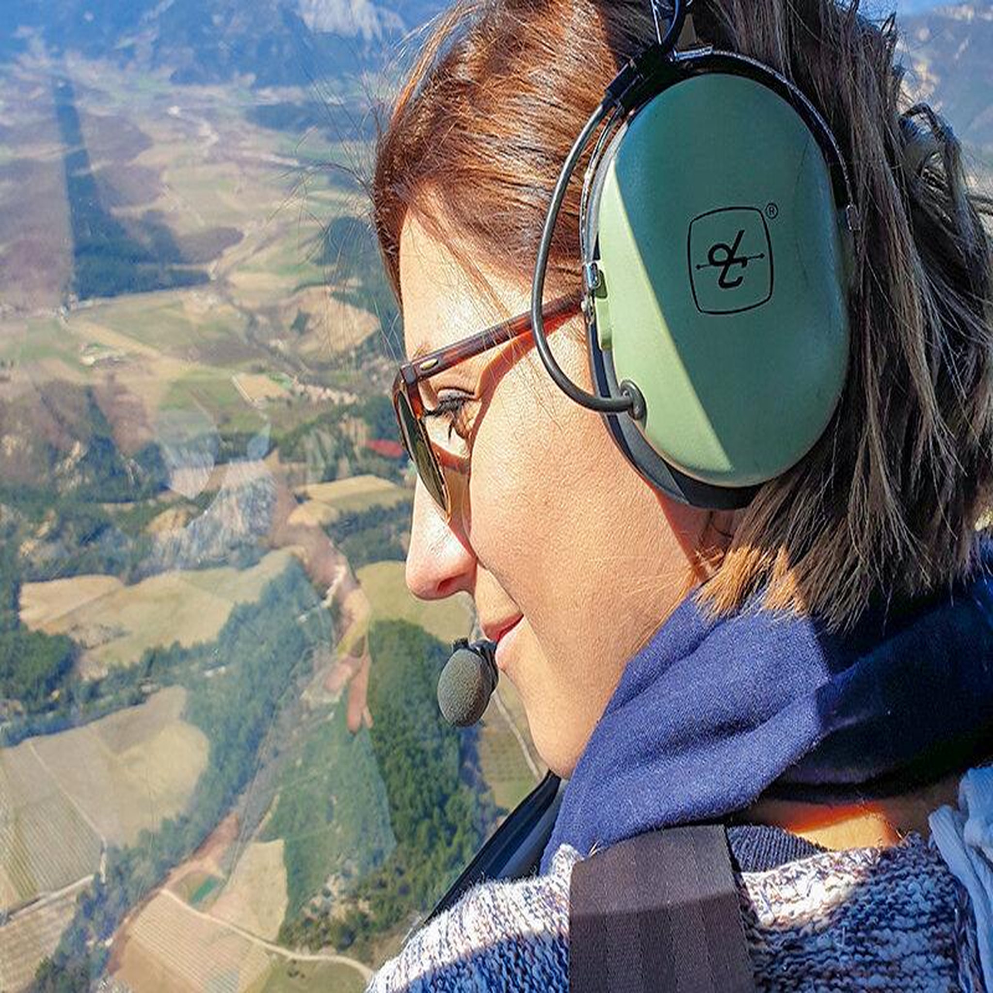 Voir la diapositive 4 : Smartbox Vol en hélicoptère de 20 min près du village de Gruissan - Coffret Cadeau Sport & Aventure