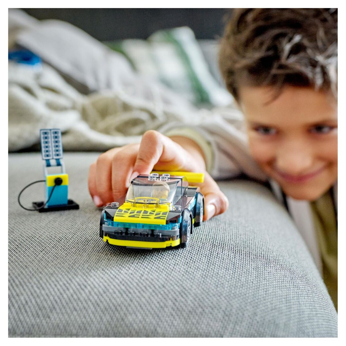 LEGO City 60383 La Voiture de Sport Électrique, Jouet pour Garçons et Filles de 5 Ans, Set de Voiture de Course