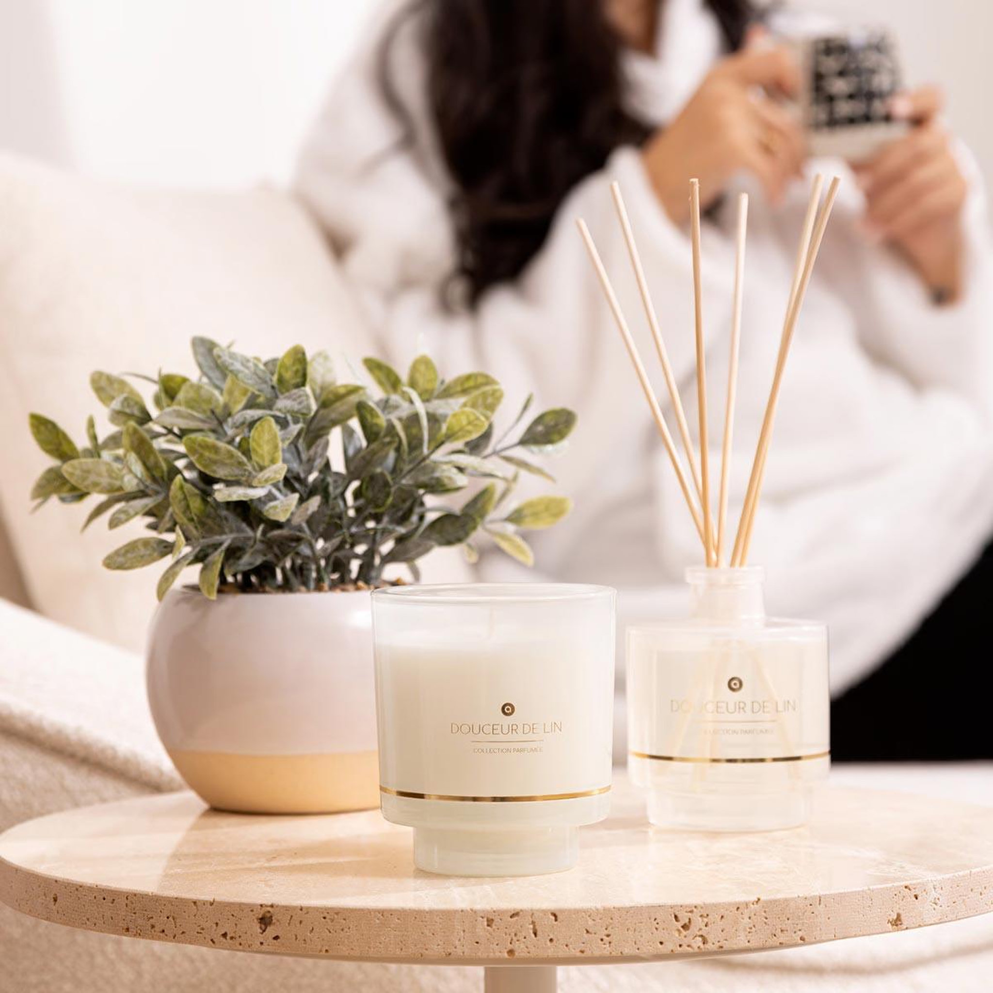 Voir la diapositive 2 : ATMOSPHERA Bougie parfumée en verre  ilae  225g douceur de lin