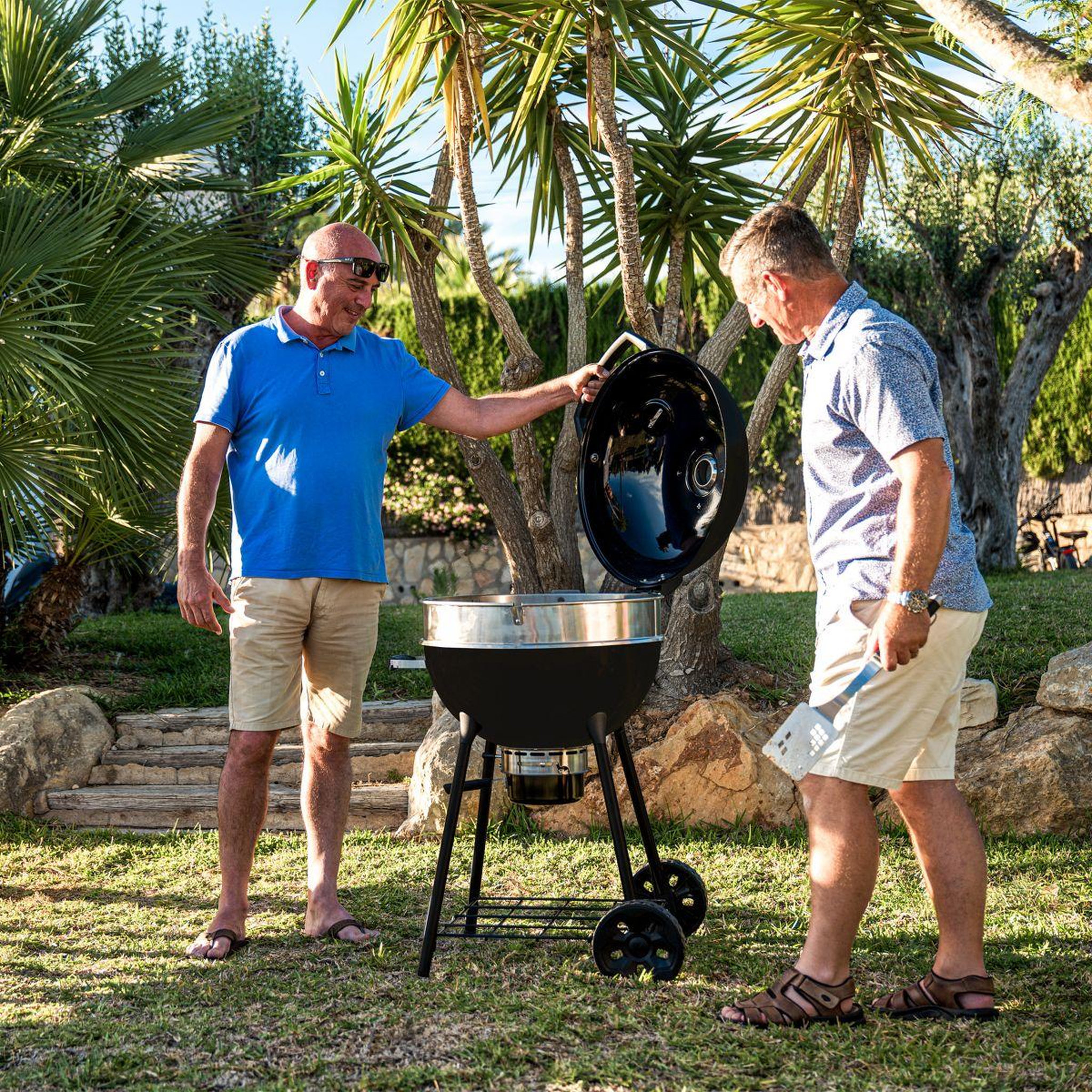 Voir la diapositive 3 : NAPOLEON Barbecue charbon pack kettel pro 57cm noit mat + plancha
