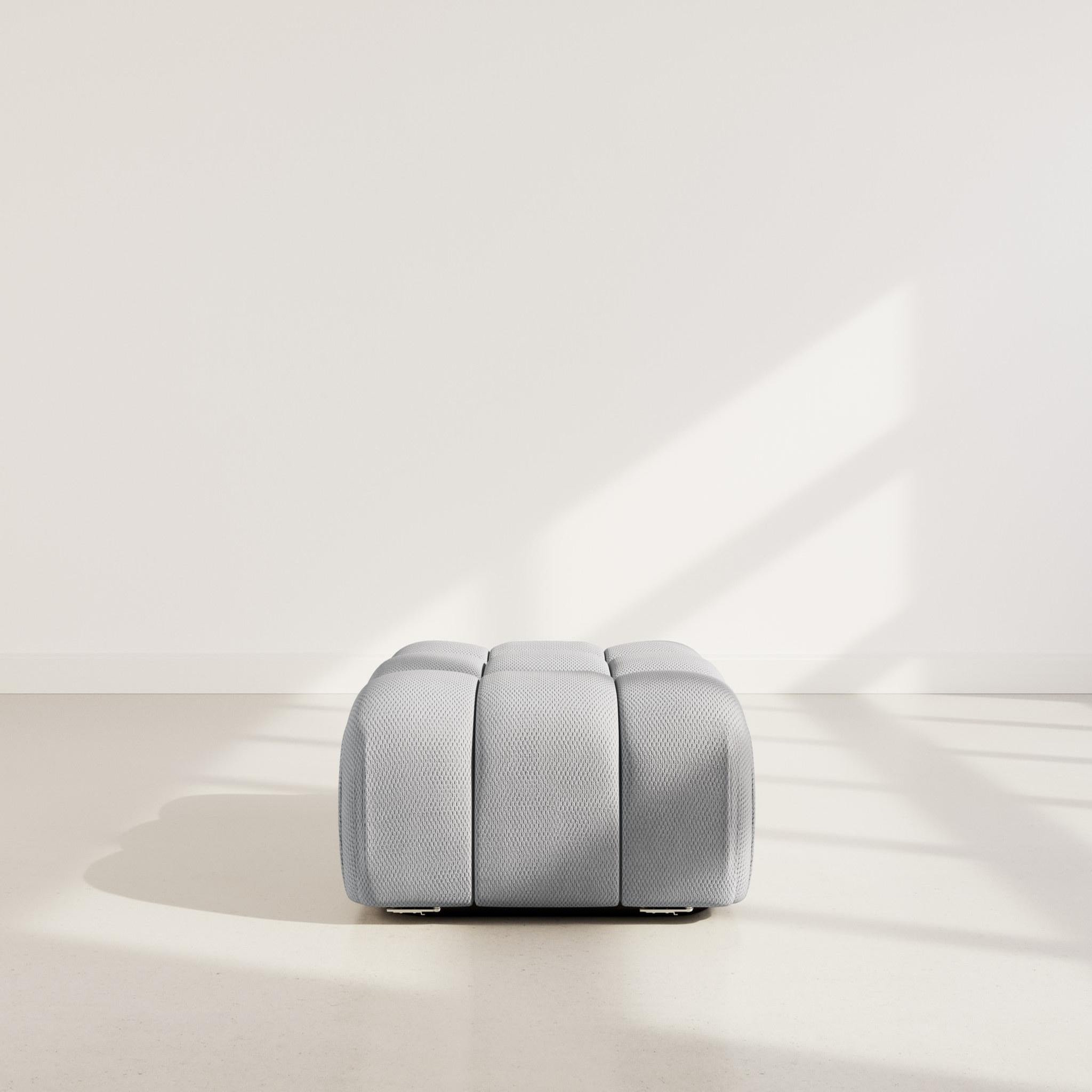 Voir la diapositive 2 : LISA DESIGN Ruby - pouf en velours texturé
