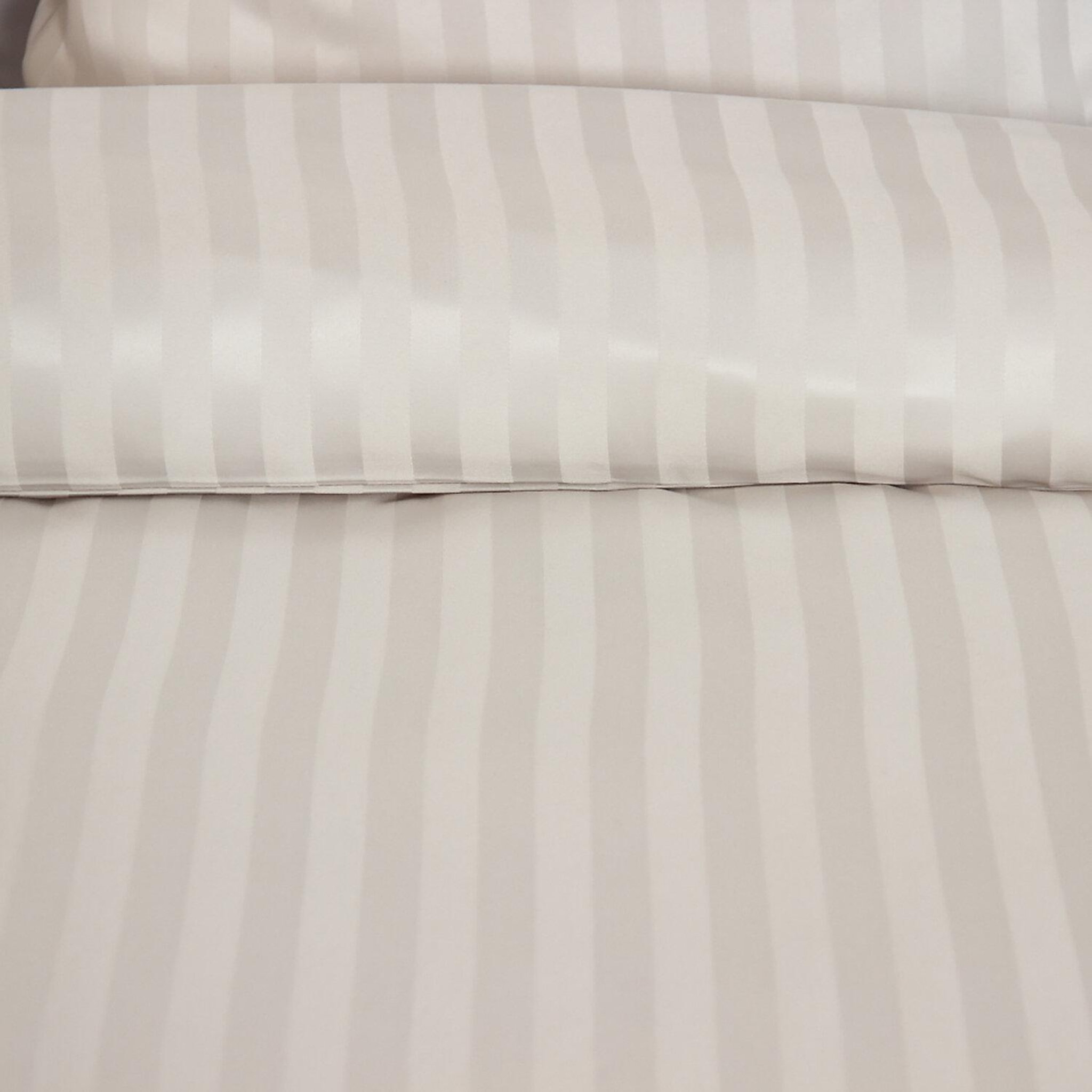 Voir la diapositive 3 : Home collection Parure housse de couette 100% satin de microfibre, albatre