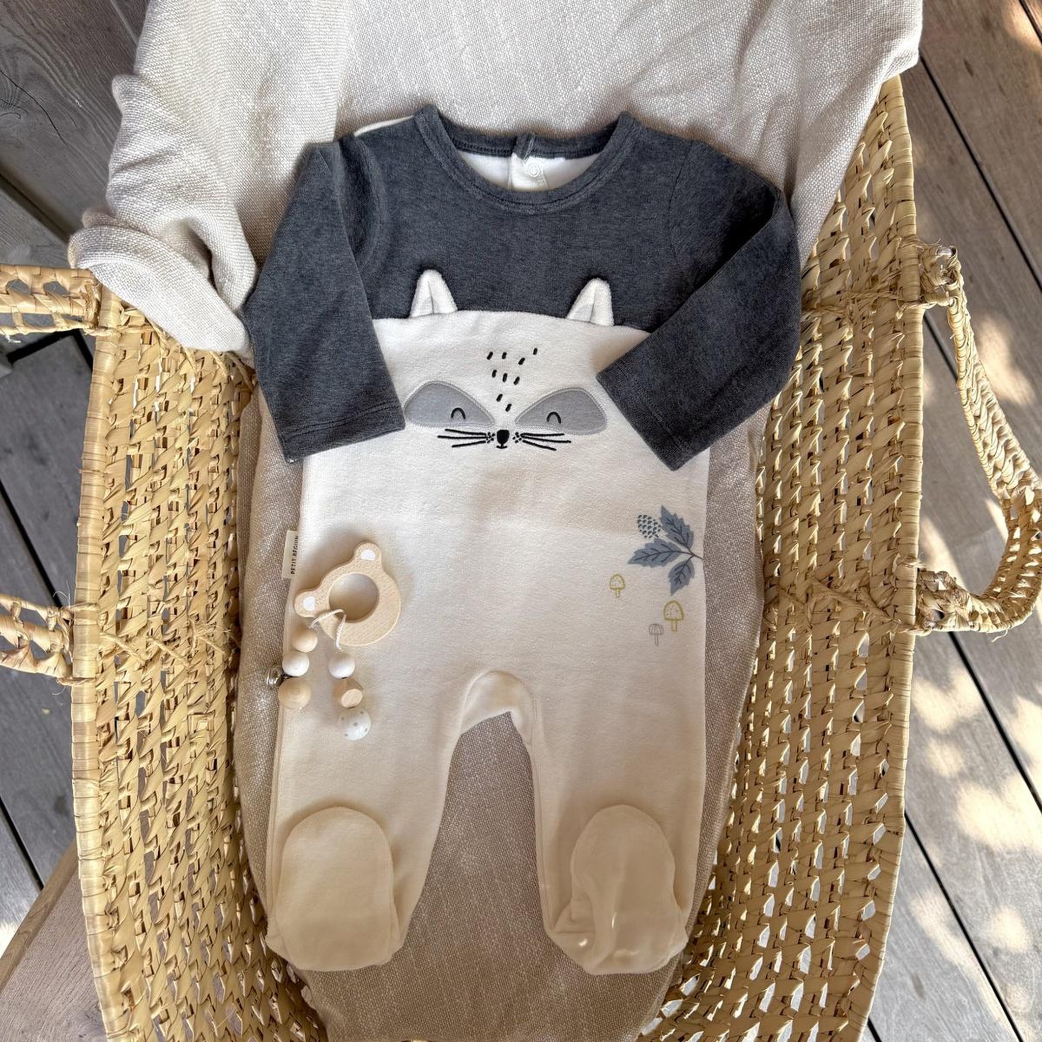 Voir la diapositive 5 : PETIT BEGUIN Pyjama bébé en velours Québec