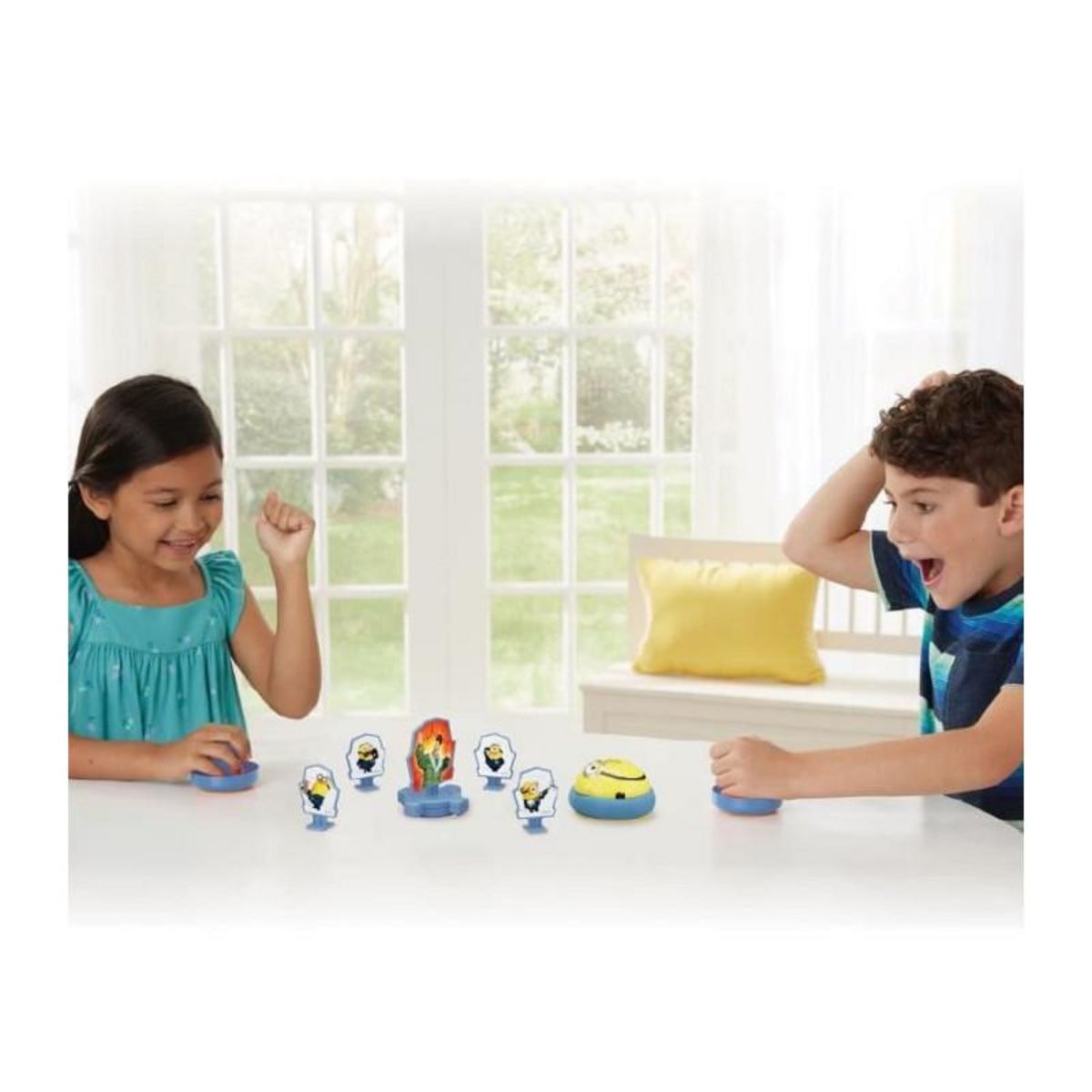 EPOCH Jeu de Table - EPOCH GAMES - Minions Hover Strike Battle - Renvoyer le Palet, Évite les Minions !