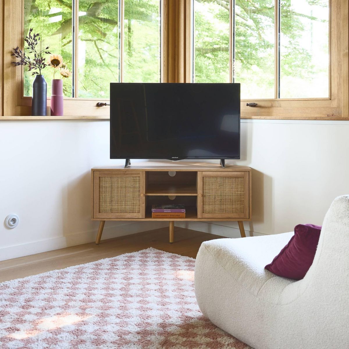 SWEEEK Meuble TV d'angle en décor bois et cannage. 2 portes. 1 étagère. 115cm