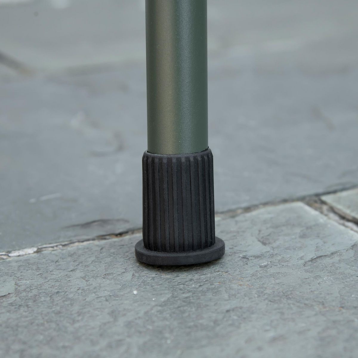 OUTSUNNY Barbecue à charbon portable - 2 grilles, 2 paniers latéraux - dim. 77L x 30l x 70H cm - acier émaillé vert